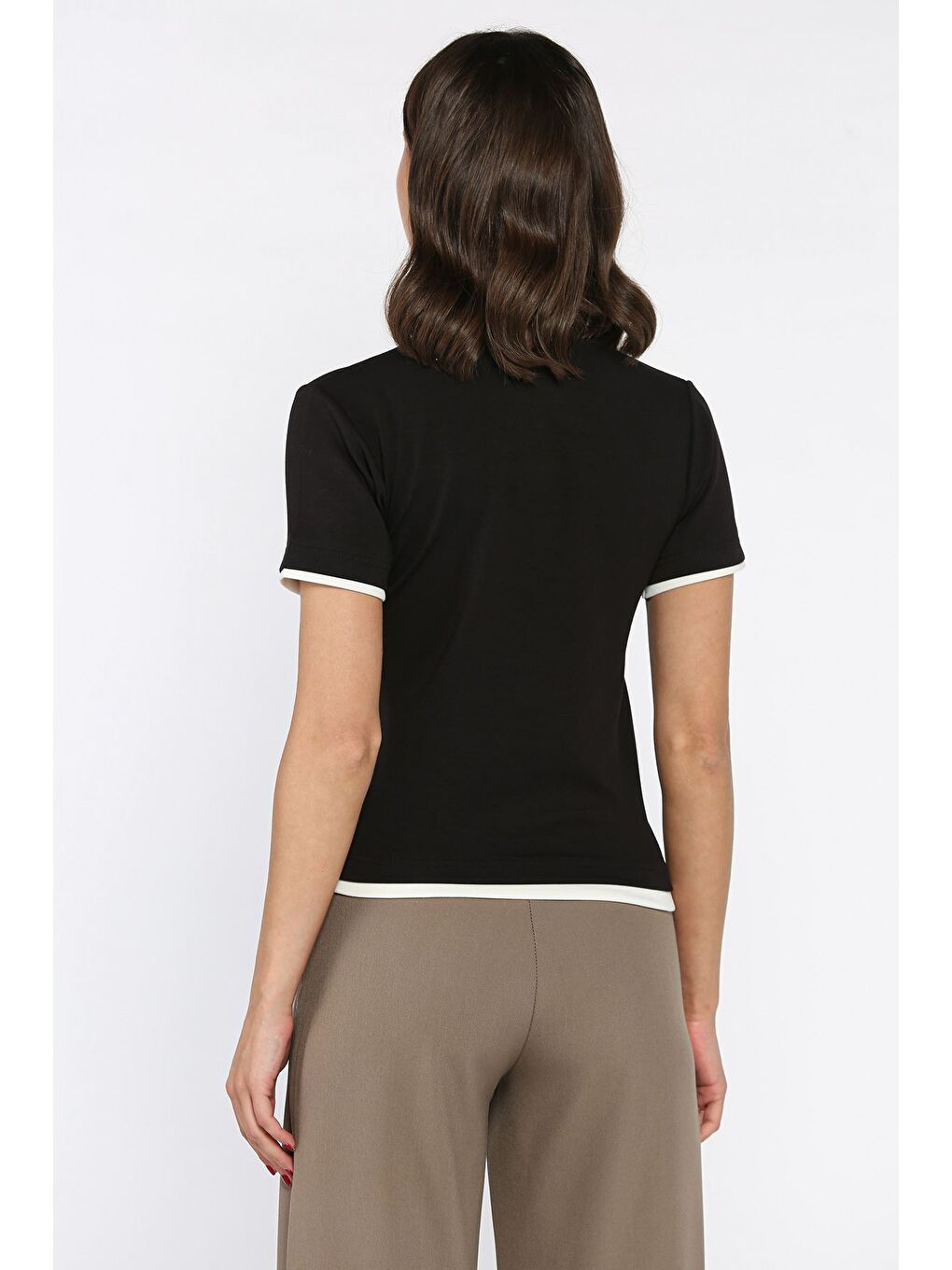 Siyah Bisiklet Yaka Kadın Tişört-2