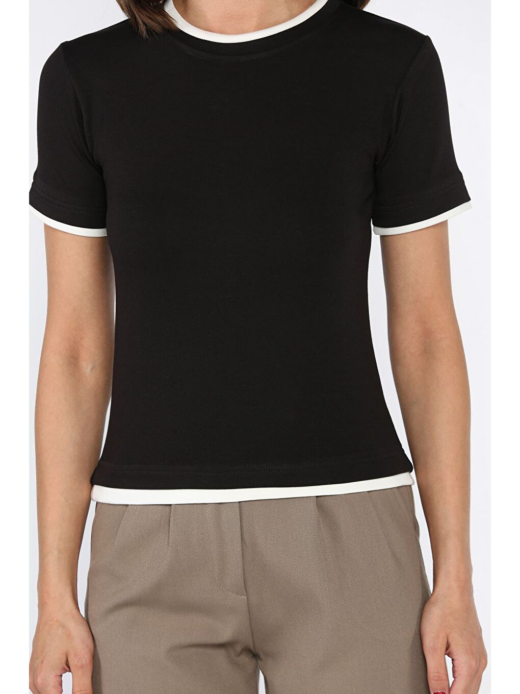 Siyah Bisiklet Yaka Kadın Tişört-3