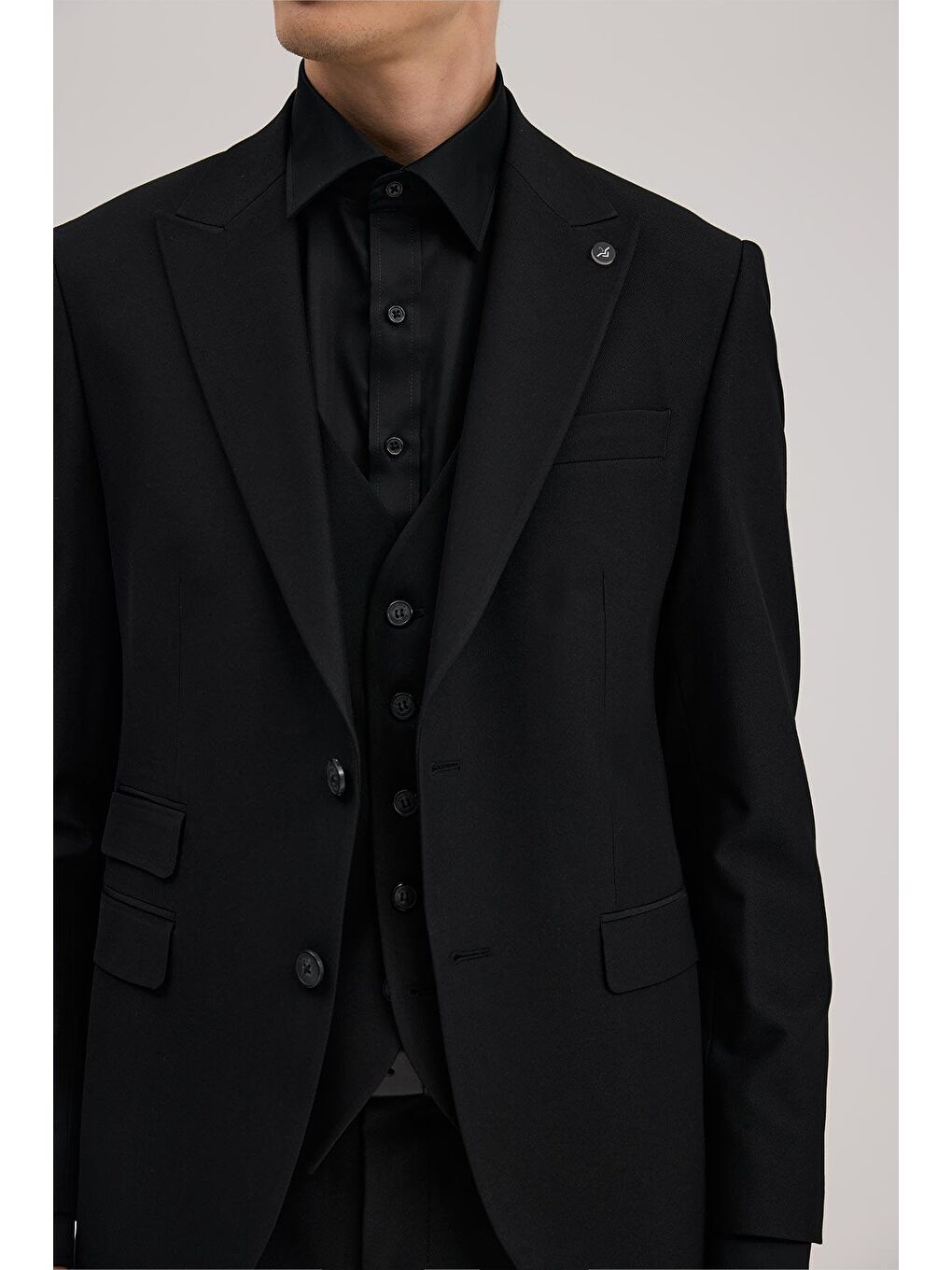 Siyah Slim Fit Kırlangıç Yaka Yelekli Takım Elbise-2