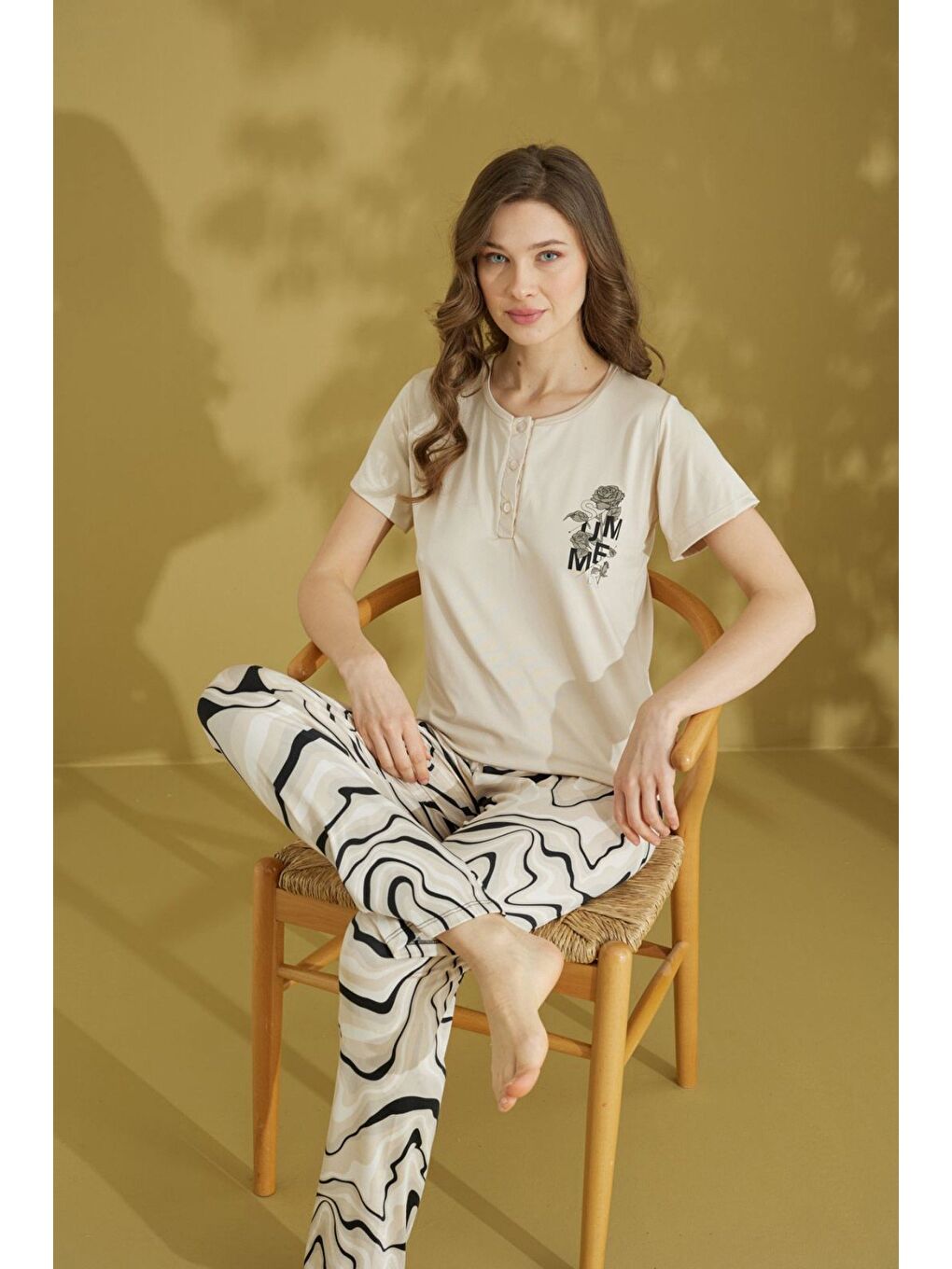 Bej Puantiye Desenli V Yaka Pijama Takımı