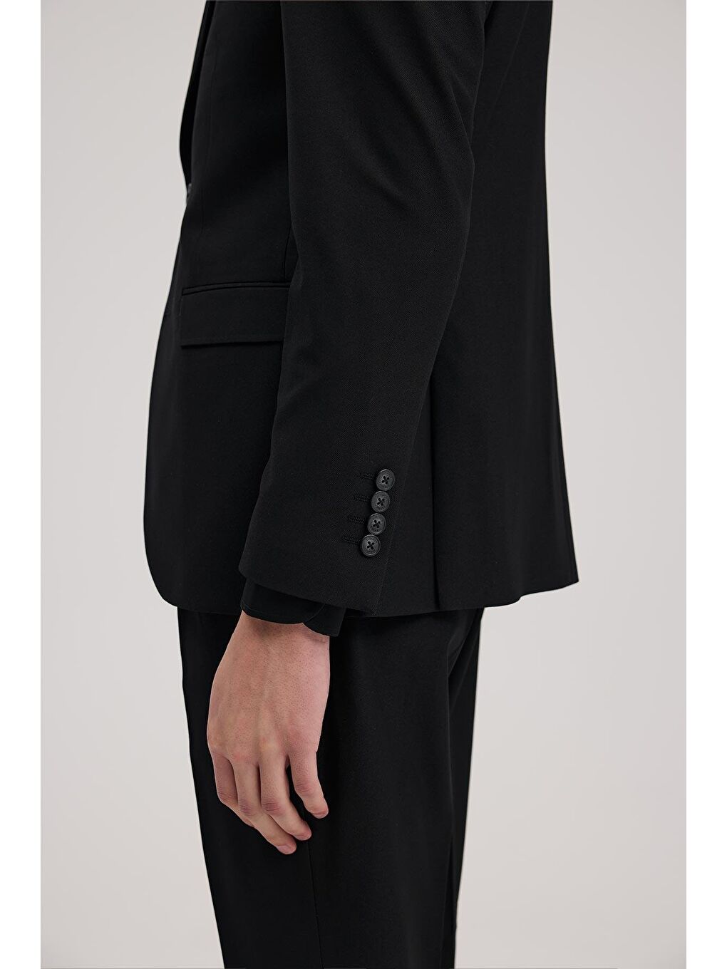 Siyah Slim Fit Kırlangıç Yaka Yelekli Takım Elbise-4