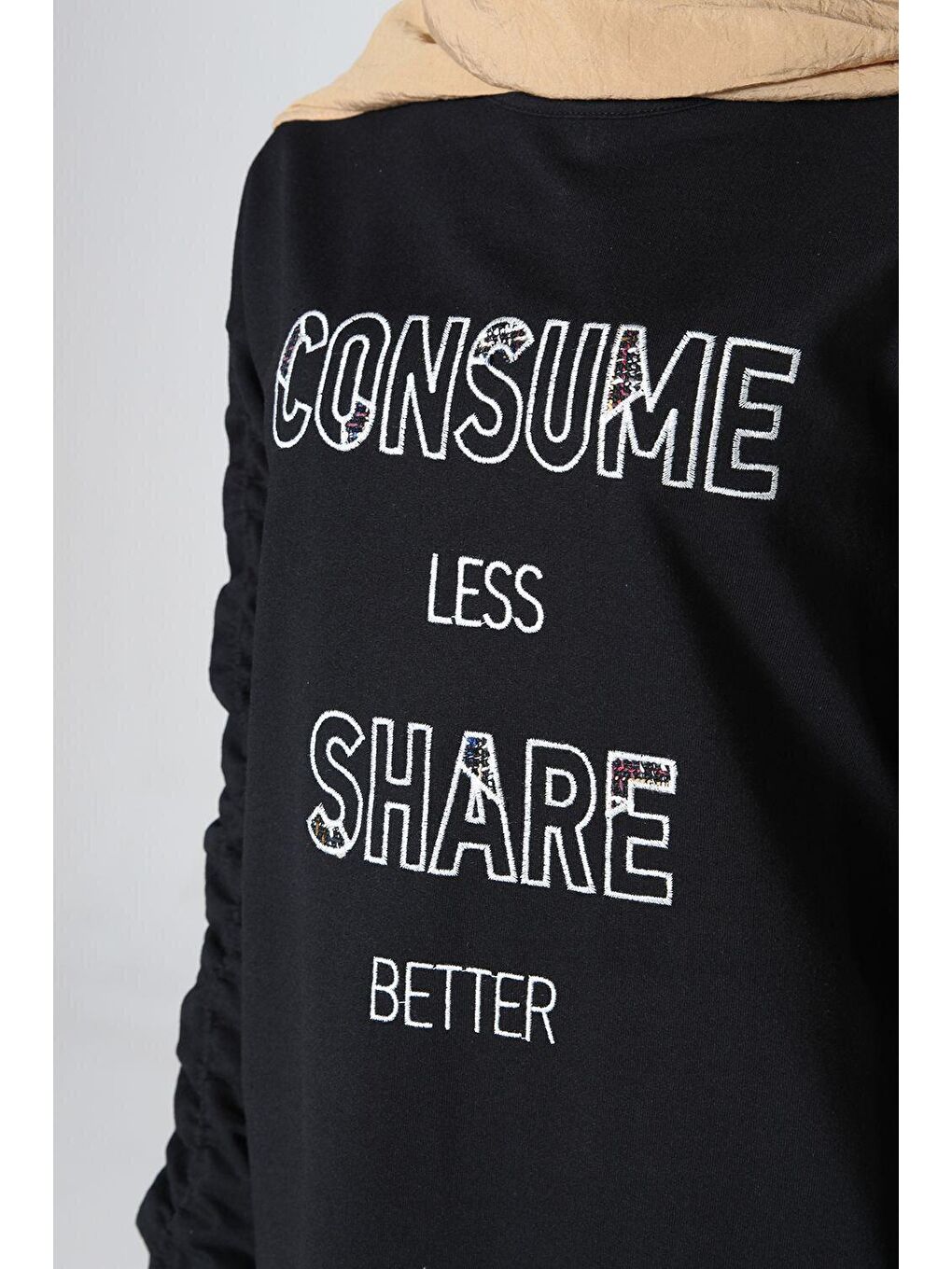 Siyah Kol Lastikli Nakışlı Sweatshirt-2