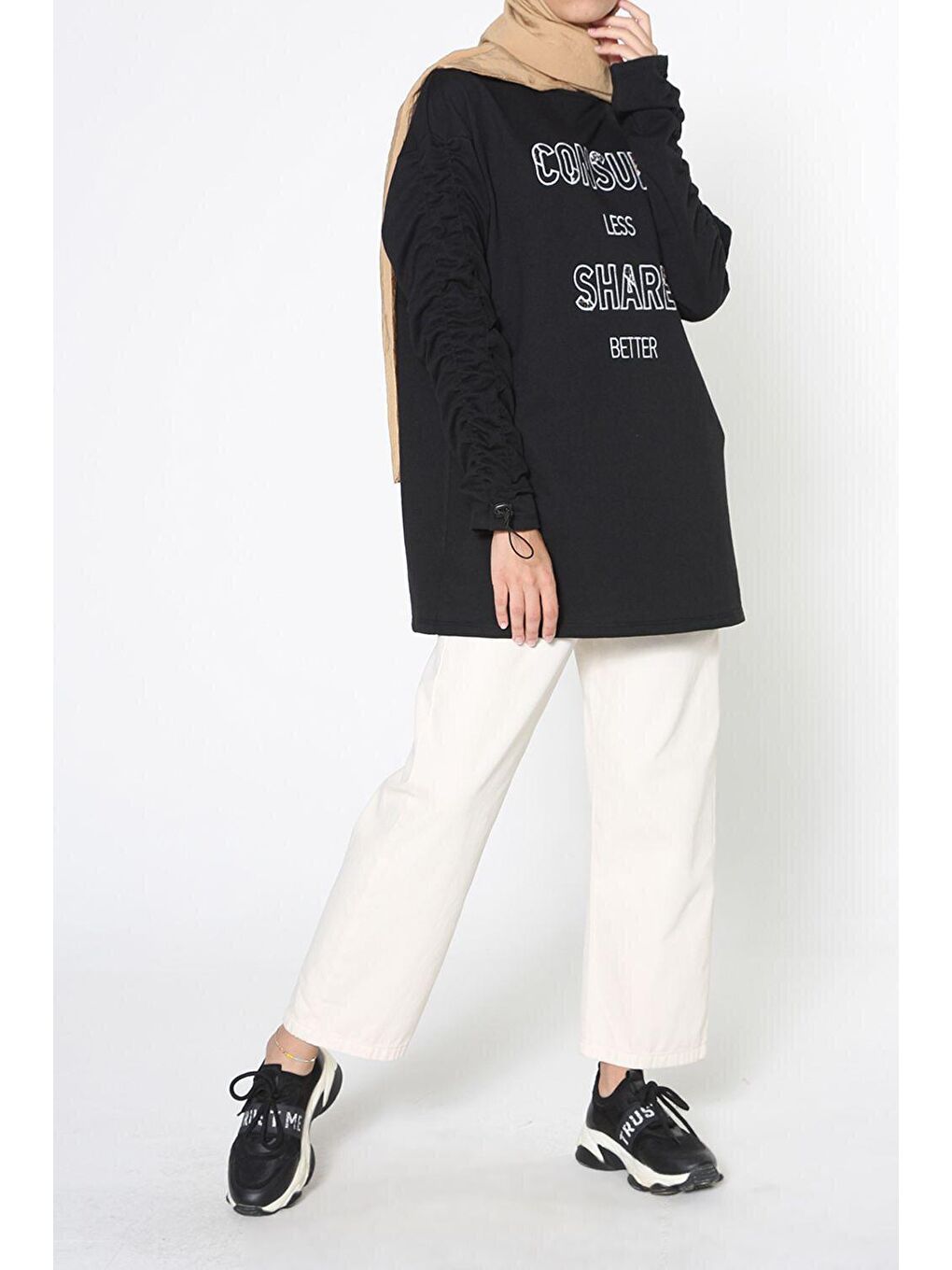 Siyah Kol Lastikli Nakışlı Sweatshirt-3