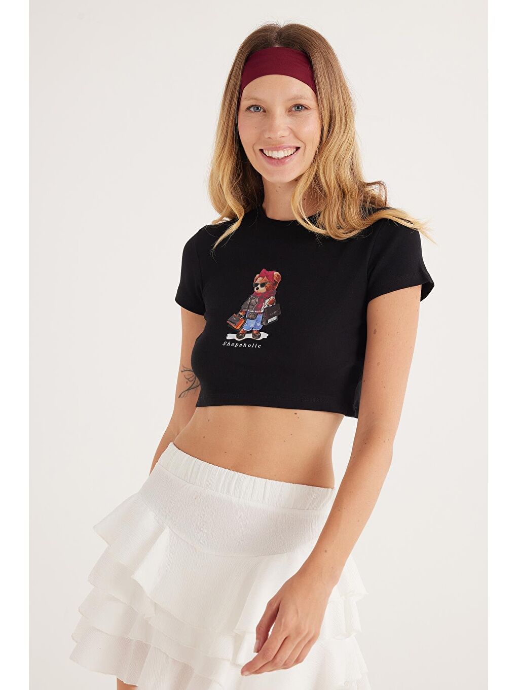 Kadın Slim Fit Dar Kesim %100 Pamuk Bisiklet Yaka Baskılı Siyah Crop Tişört-3