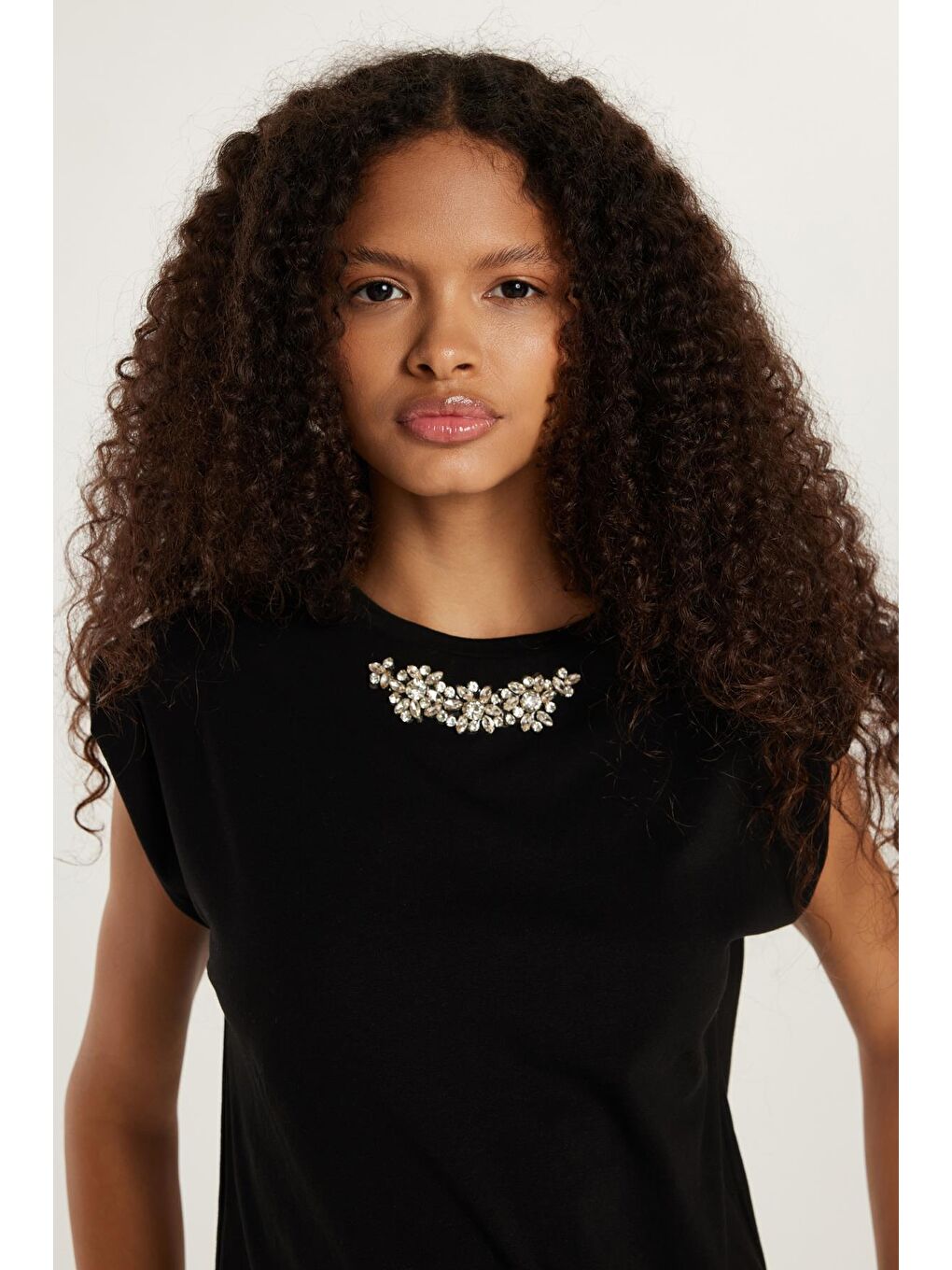 Kadın Relax Fit Rahat Kesim Pamuklu Bisiklet Yaka Siyah Tişört-1