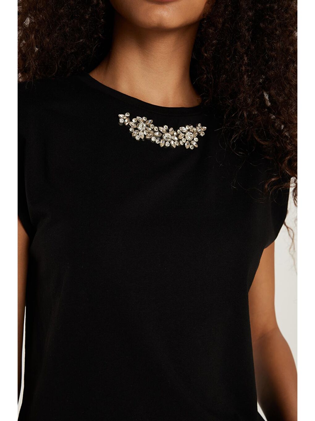 Kadın Relax Fit Rahat Kesim Pamuklu Bisiklet Yaka Siyah Tişört-2