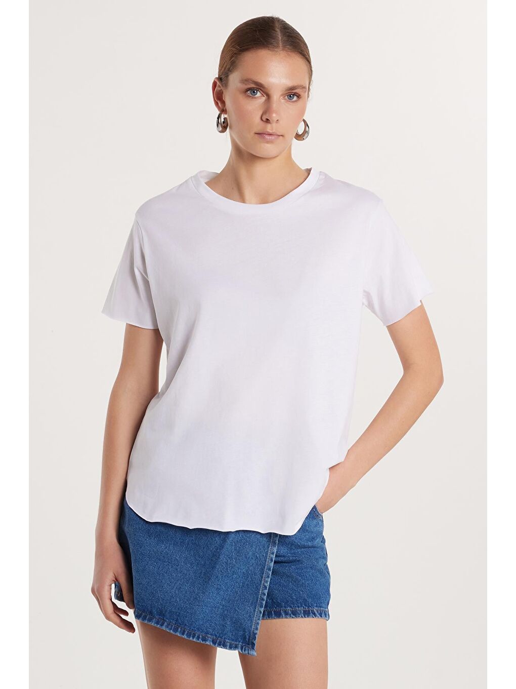 Kadın Relax Fit Modal Kumaş Basic Bisiklet Yaka Beyaz Tişört