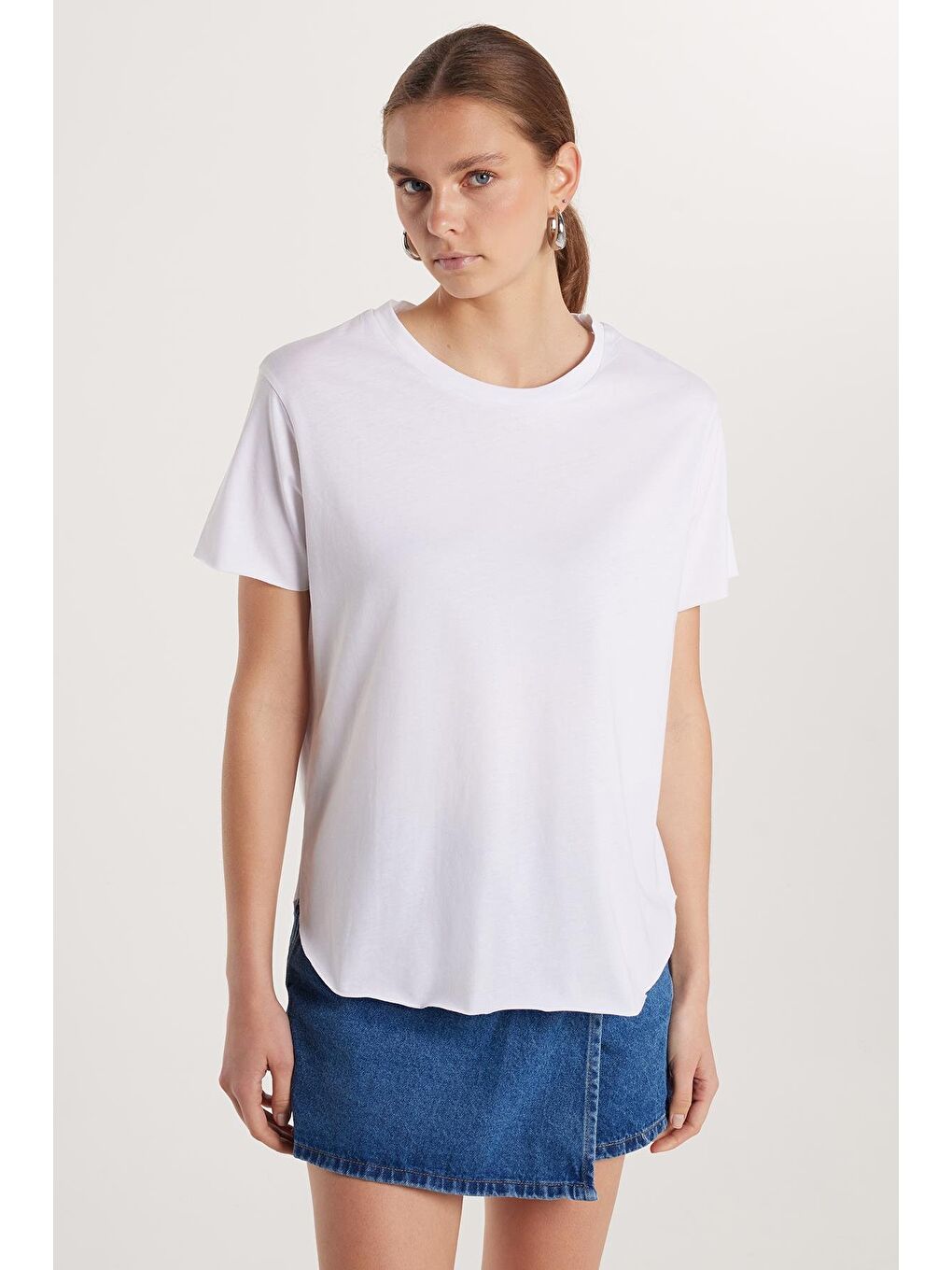 Kadın Relax Fit Modal Kumaş Basic Bisiklet Yaka Beyaz Tişört-2