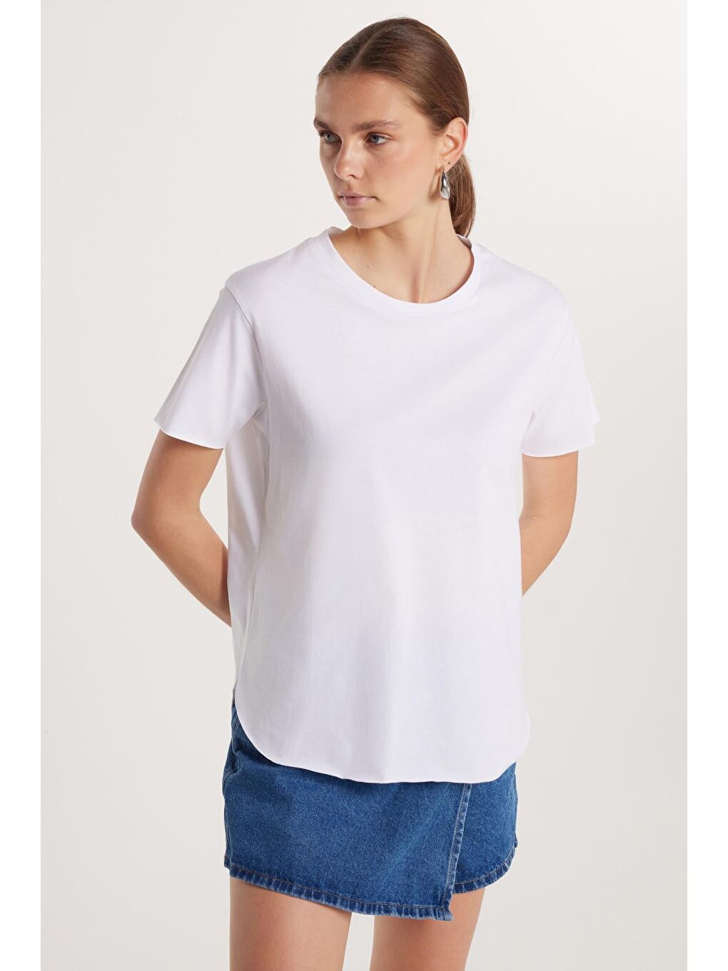 Kadın Relax Fit Modal Kumaş Basic Bisiklet Yaka Beyaz Tişört-3