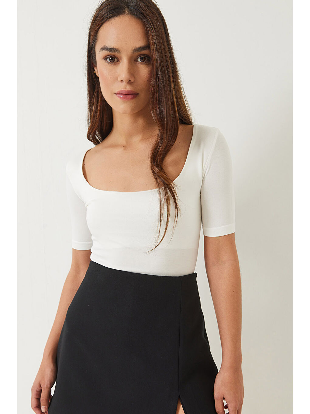 Beyaz Kadın Kare Yaka Kısa Kol Saran Modal Bluz