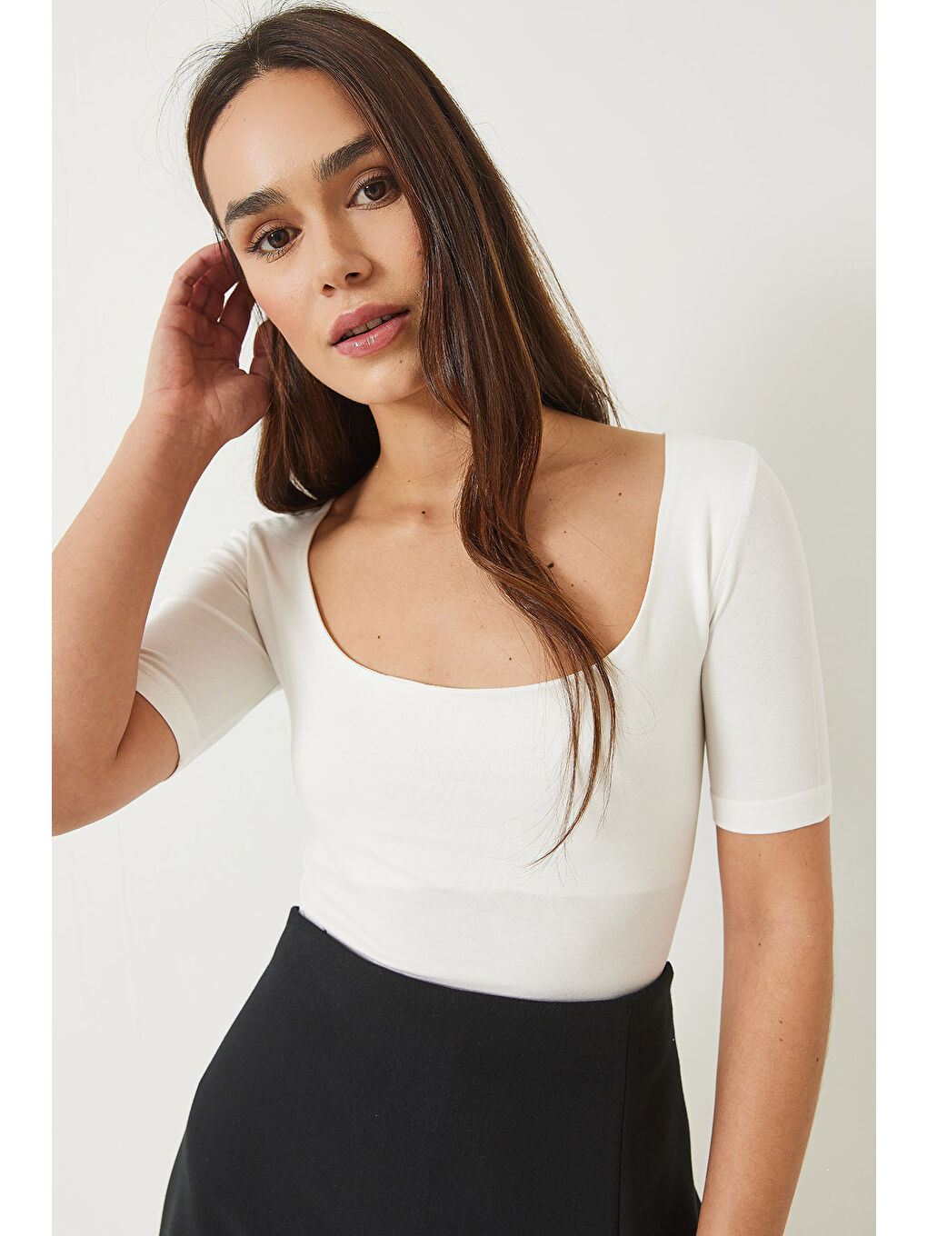 Beyaz Kadın Kare Yaka Kısa Kol Saran Modal Bluz-1