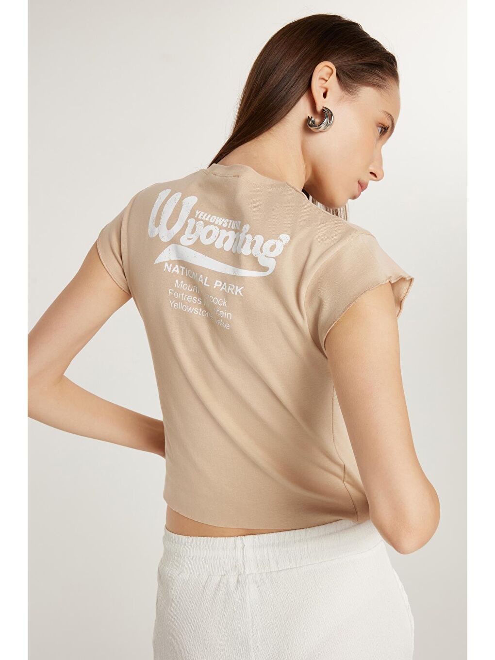 Kadın Slim Fit Ribanalı Baskılı %100 Pamuk Bisiklet Yaka Bej Tişört-2