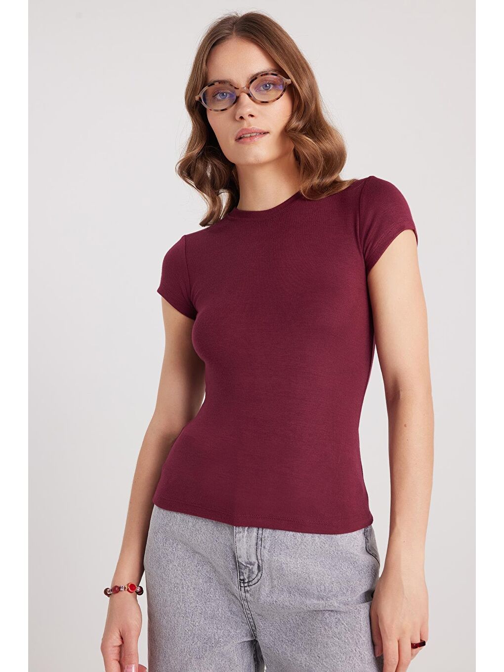 Kadın Regular Fit Klasik Kesim Bisiklet Yaka Viskon Kumaş Ultra Soft Bordo Tişört-1