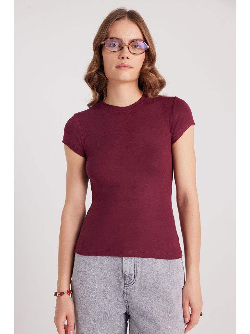 Kadın Regular Fit Klasik Kesim Bisiklet Yaka Viskon Kumaş Ultra Soft Bordo Tişört-2