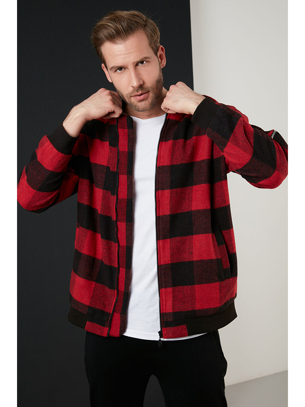 Kırmızı Kareli Dik Yaka Fermuarlı Cepli Erkek Mont 606343745-1
