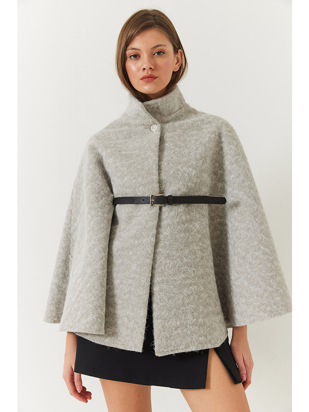 Gri Kadın Dik Yaka Düğmeli Kemer Detaylı Kaşe Pelerin Ceket-1