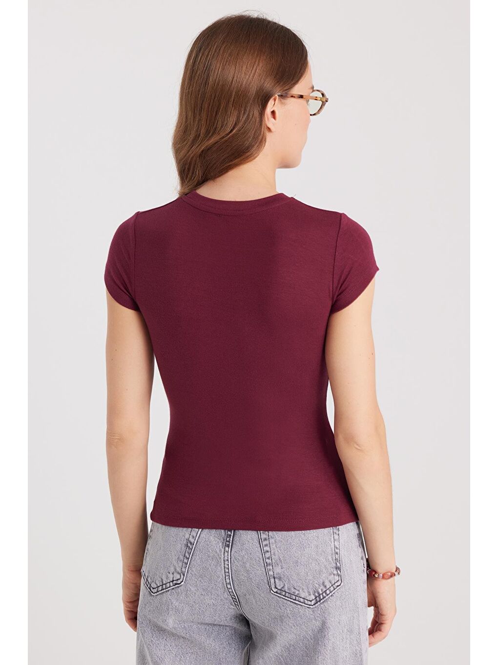 Kadın Regular Fit Klasik Kesim Bisiklet Yaka Viskon Kumaş Ultra Soft Bordo Tişört-6