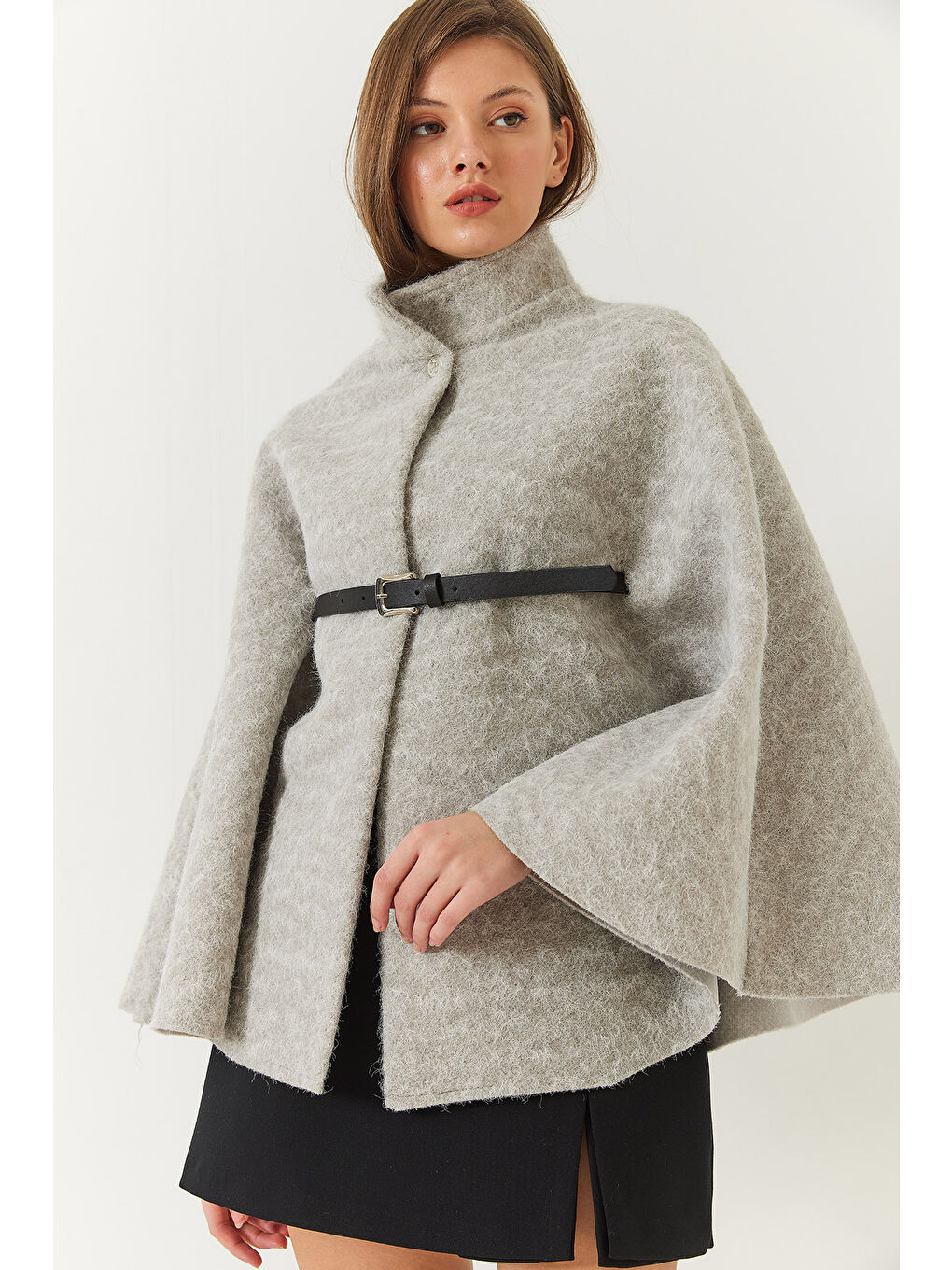 Gri Kadın Dik Yaka Düğmeli Kemer Detaylı Kaşe Pelerin Ceket-2