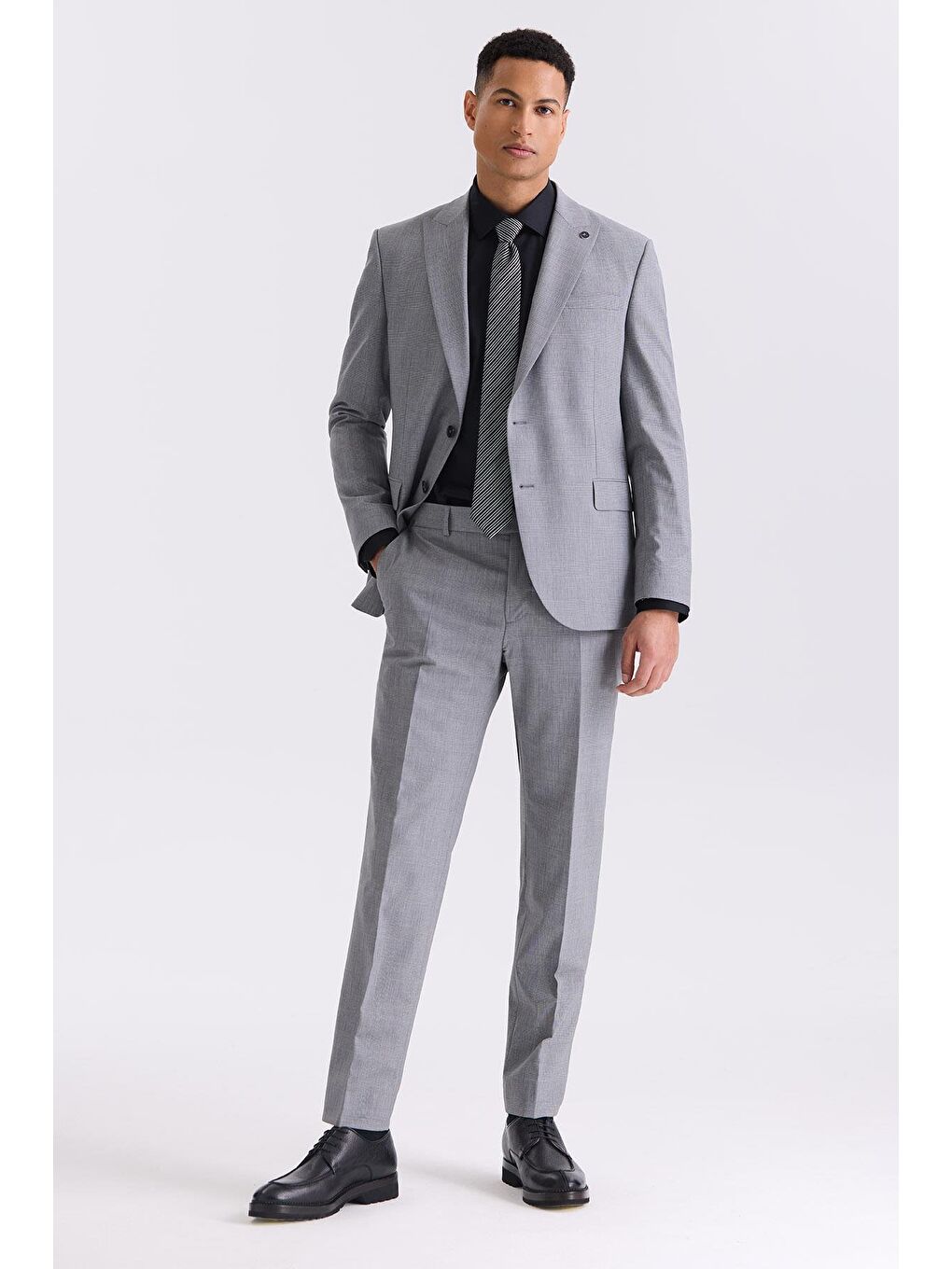 Gri Klasik Fit Sivri Yaka Yünlü Takım Elbise