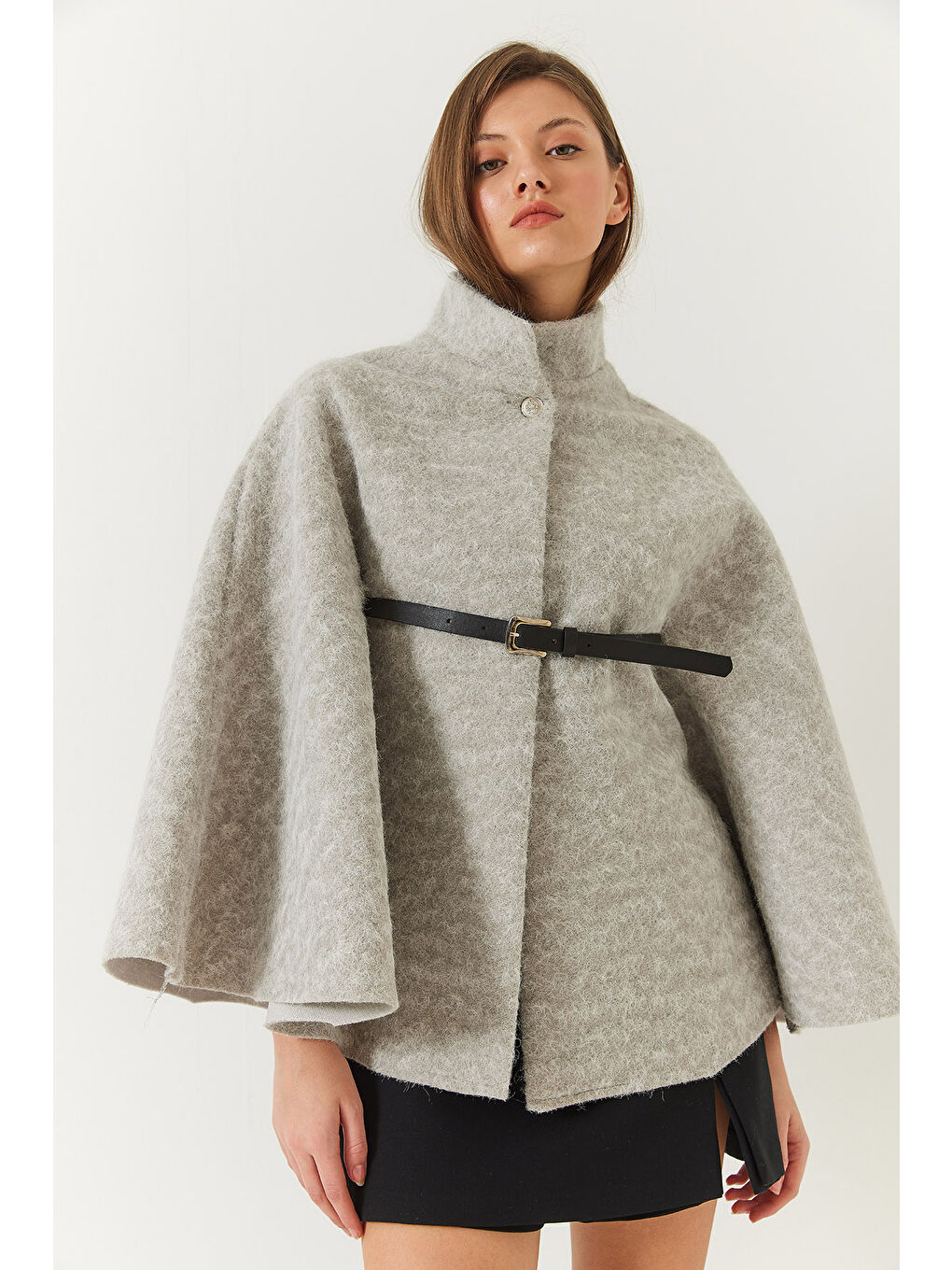 Gri Kadın Dik Yaka Düğmeli Kemer Detaylı Kaşe Pelerin Ceket-3
