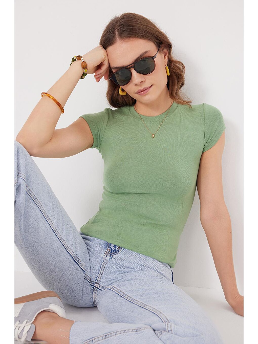 Kadın Regular Fit Klasik Kesim Bisiklet Yaka Viskon Kumaş Ultra Soft Yeşil Tişört-4