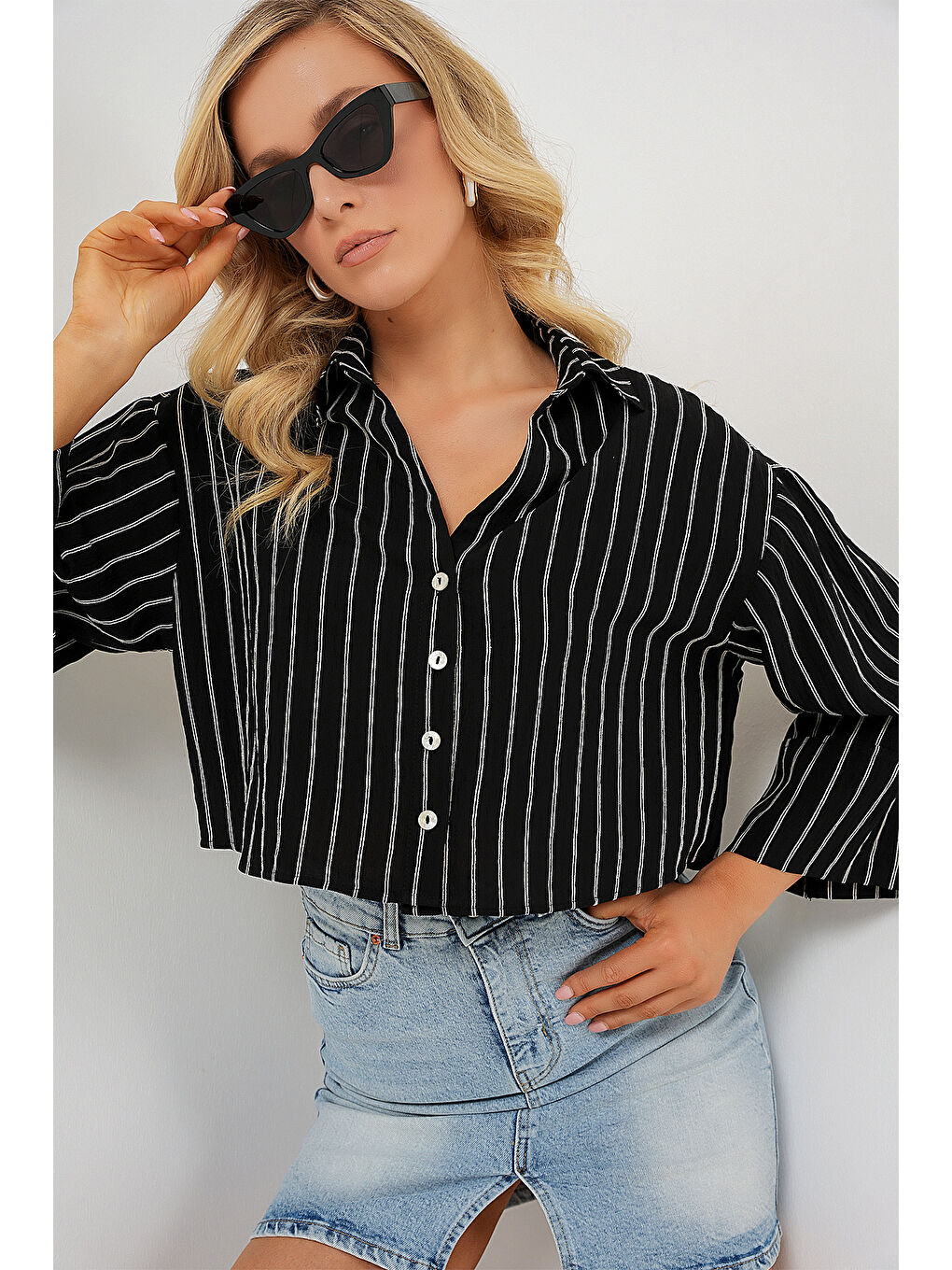 Kadın Çizgili Oversize Kısa Gömlek 20326 - Siyah-2
