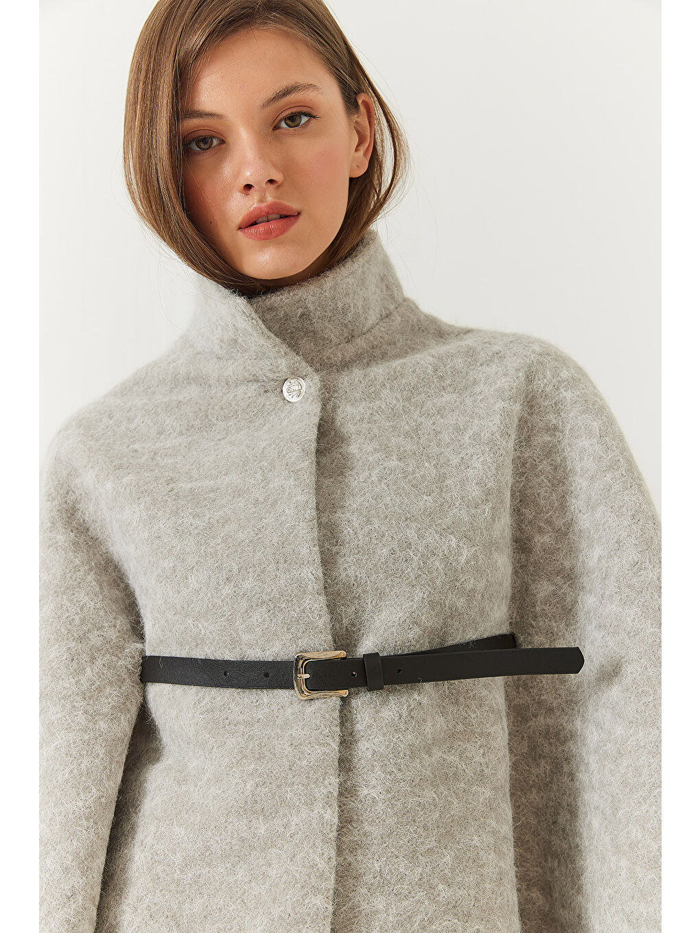 Gri Kadın Dik Yaka Düğmeli Kemer Detaylı Kaşe Pelerin Ceket-4