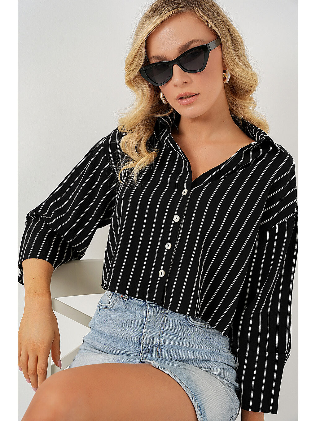 Kadın Çizgili Oversize Kısa Gömlek 20326 - Siyah-3
