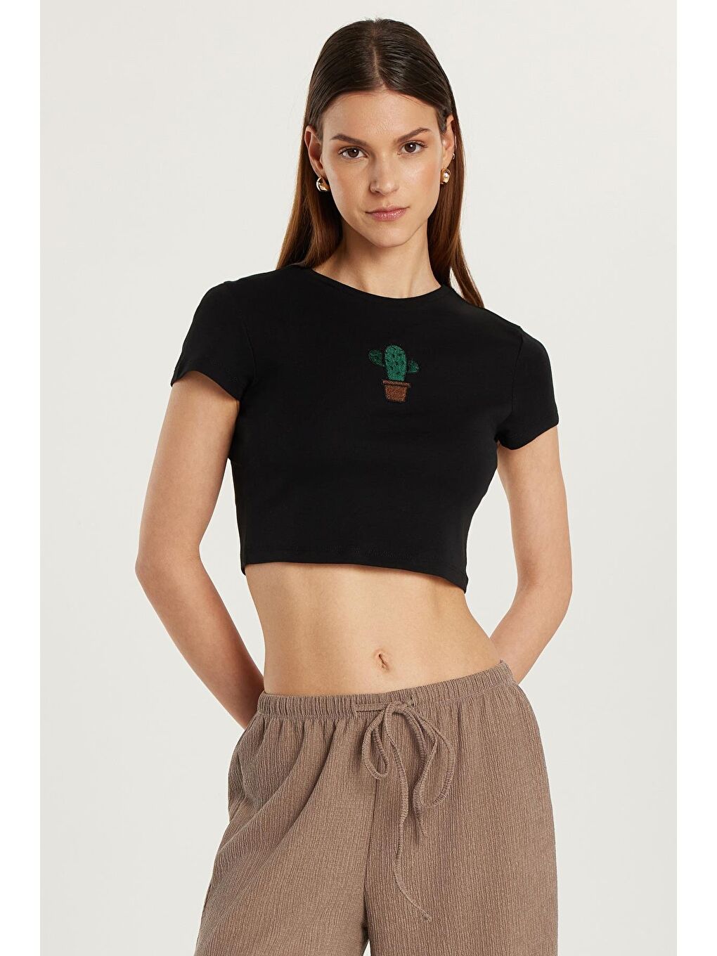 Kadın Slim Fit Dar Kesim %100 Pamuk Bisiklet Yaka Baskılı Siyah Crop Tişört