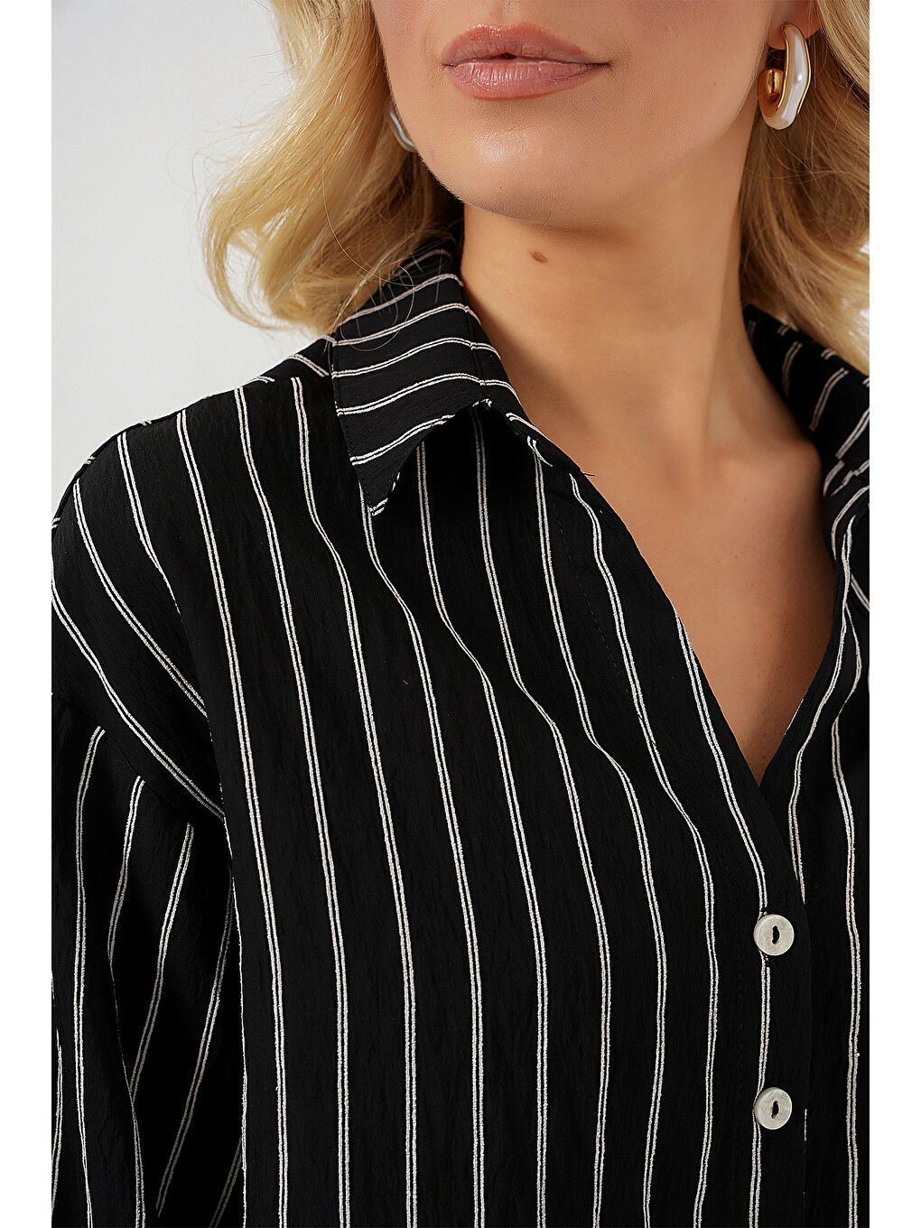 Kadın Çizgili Oversize Kısa Gömlek 20326 - Siyah-4