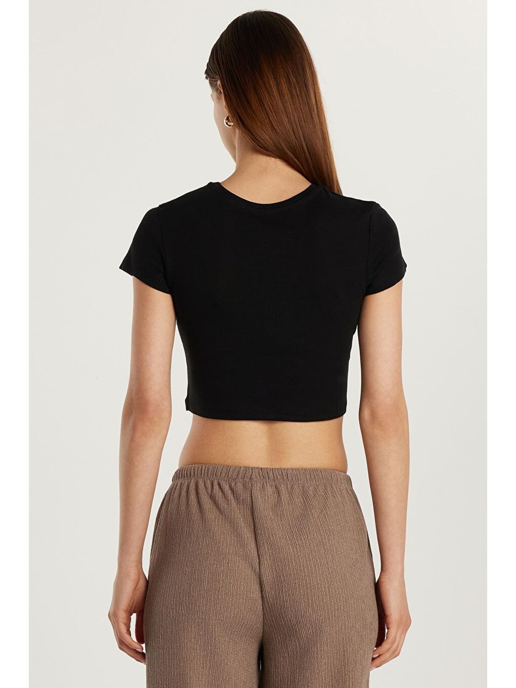 Kadın Slim Fit Dar Kesim %100 Pamuk Bisiklet Yaka Baskılı Siyah Crop Tişört-4