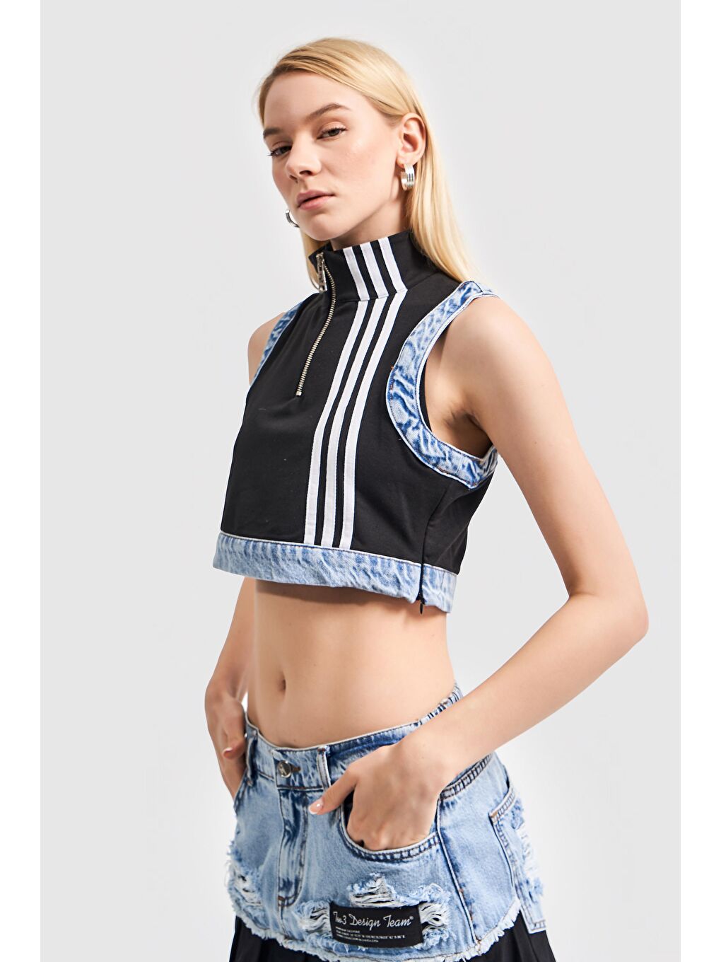 it's basic Kadın Siyah Renk Denim Karışımlı Şerit Detaylı Tasarım Crop - 4