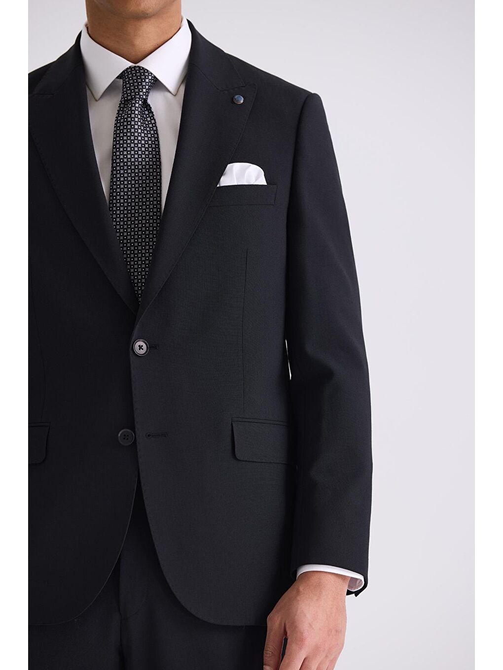 Siyah Klasik Fit Sivri Yaka Yünlü Takım Elbise-2