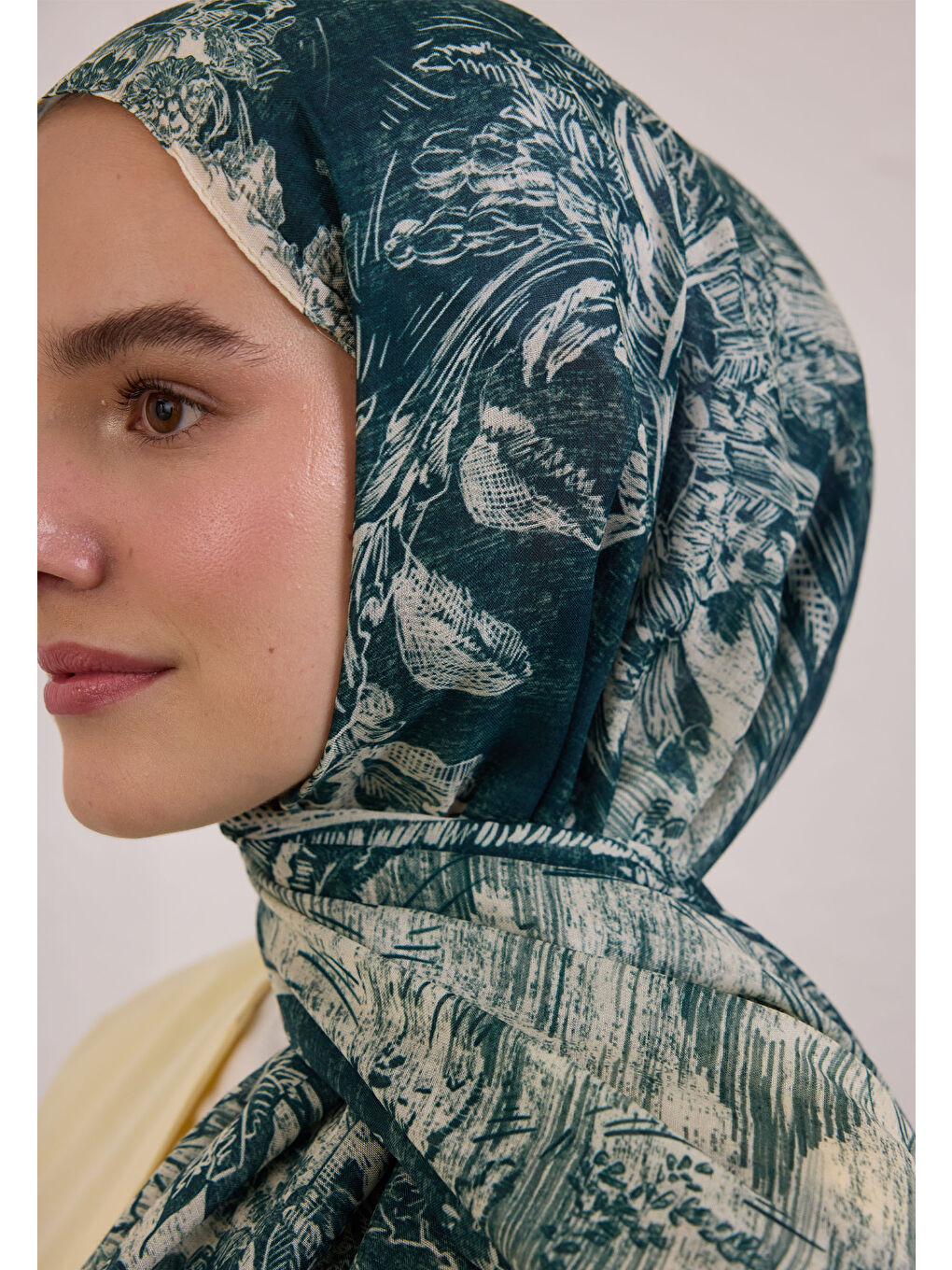 Bej Secret Elegance Desen Rami Şal Zümrüt-3