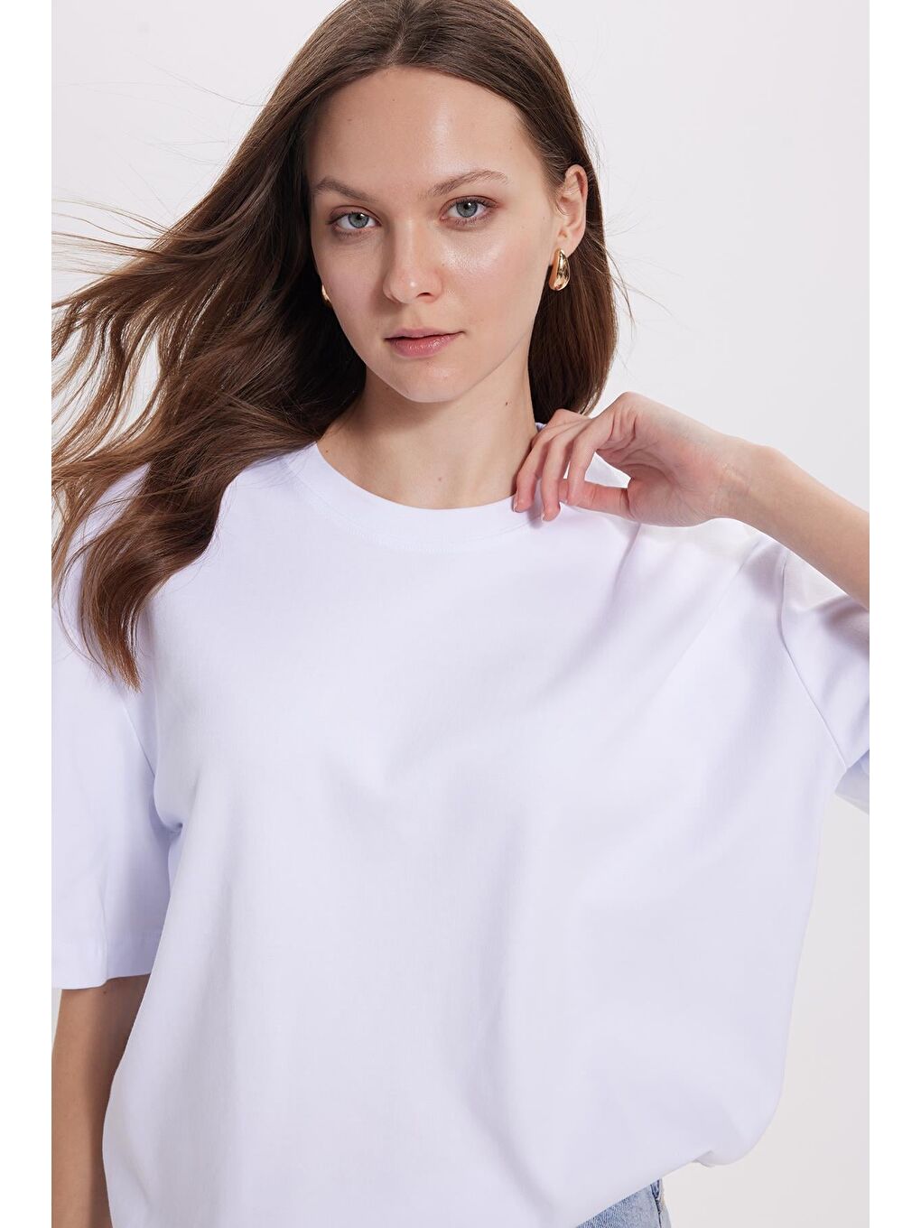 Kadın Oversize Geniş Kesim %100 Pamuk Yumuşak Dokulu Basic Bisiklet Yaka Beyaz Tişört