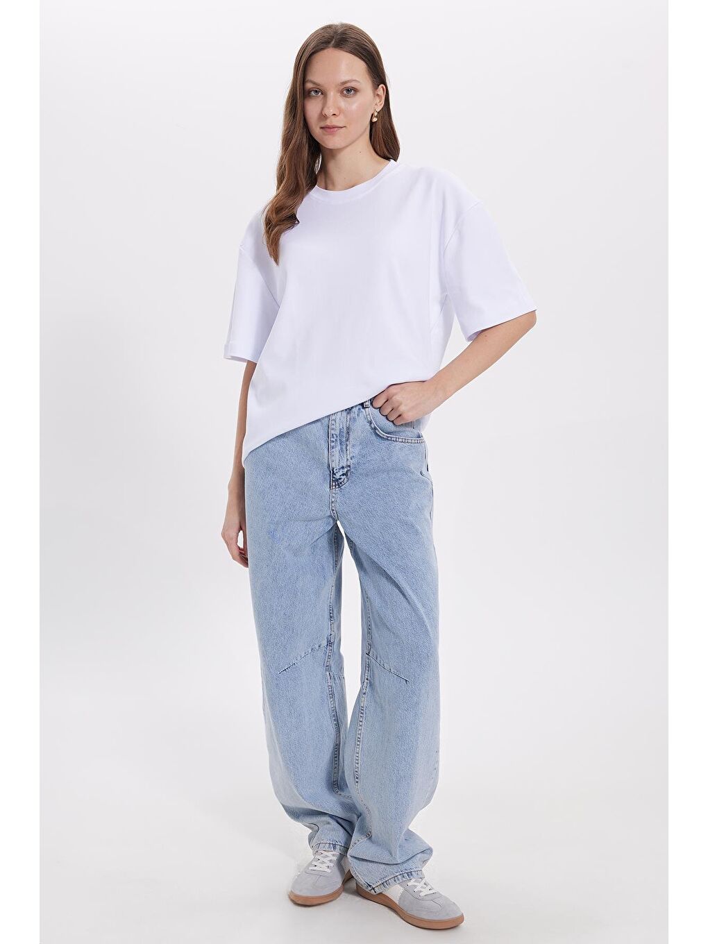 Kadın Oversize Geniş Kesim %100 Pamuk Yumuşak Dokulu Basic Bisiklet Yaka Beyaz Tişört-2