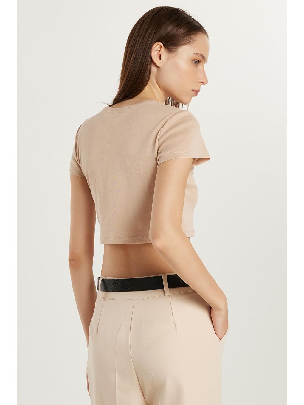 Kadın Slim Fit Dar Kesim %100 Pamuk Bisiklet Yaka Baskılı Bej Crop Tişört-3