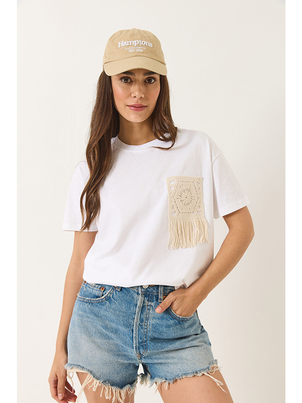 Beyaz Kadın Tığ İşlemeli Cep Detaylı T-Shirt-1