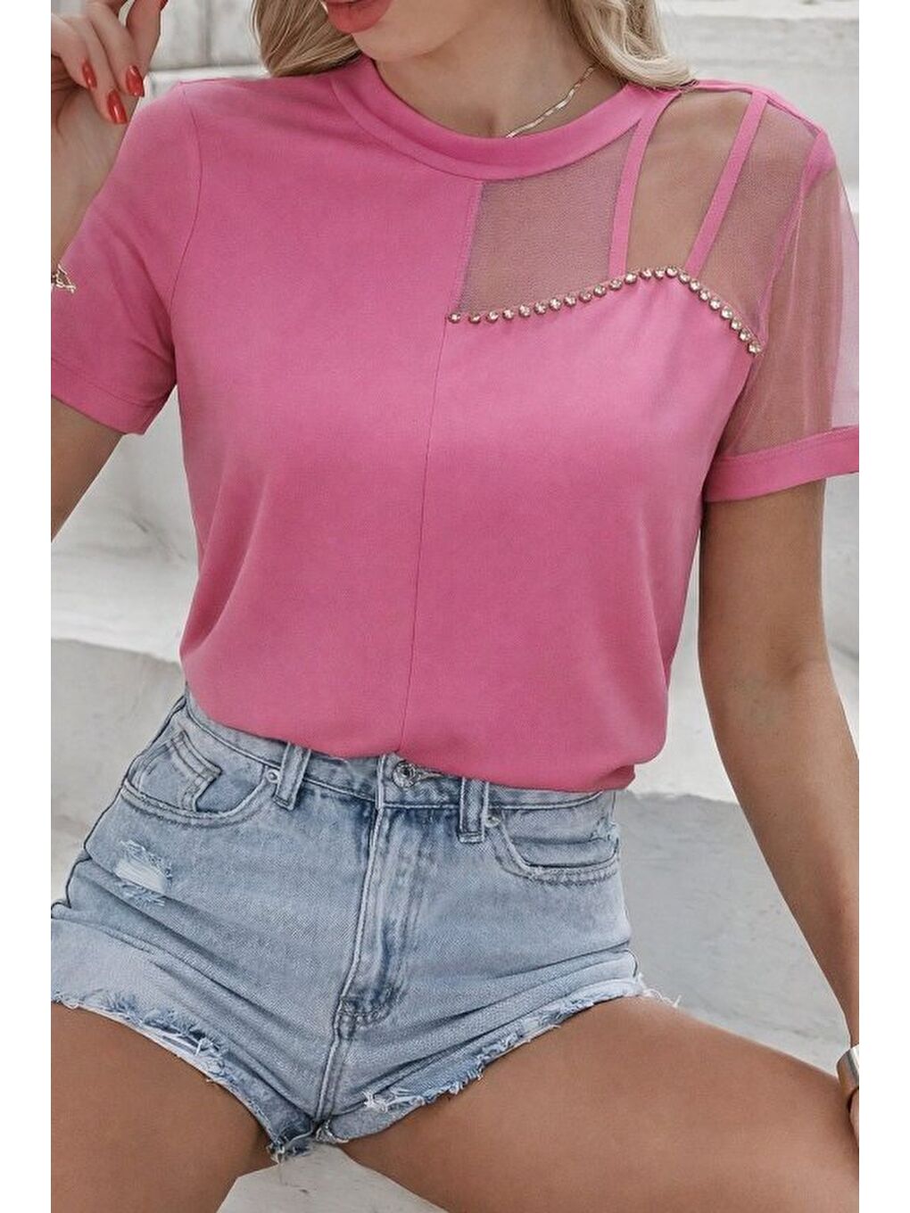 Pembe Kadın Kısa Kollu Tül Detaylı Taşlı Janjan Krep Bluz