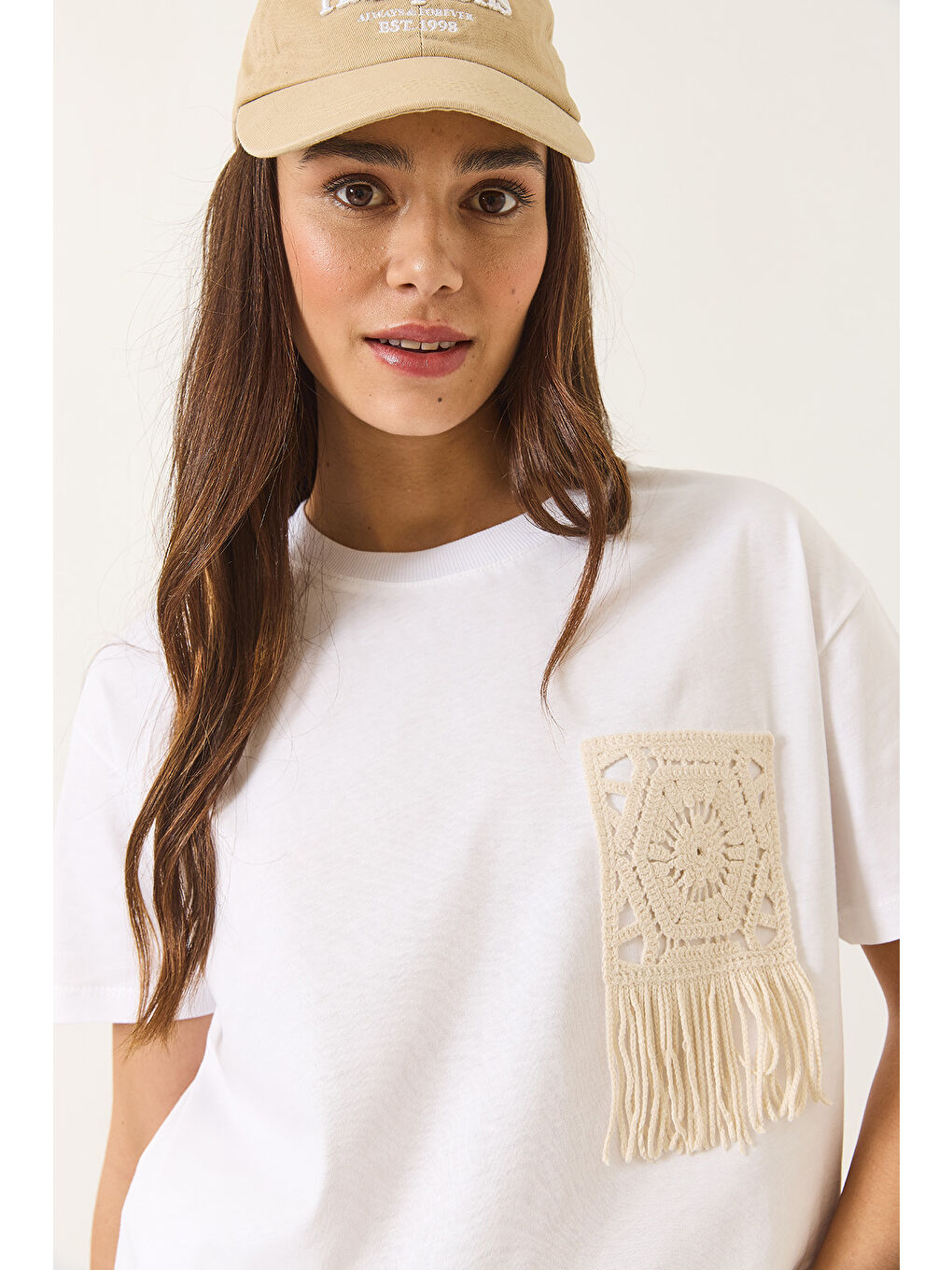 Beyaz Kadın Tığ İşlemeli Cep Detaylı T-Shirt-2