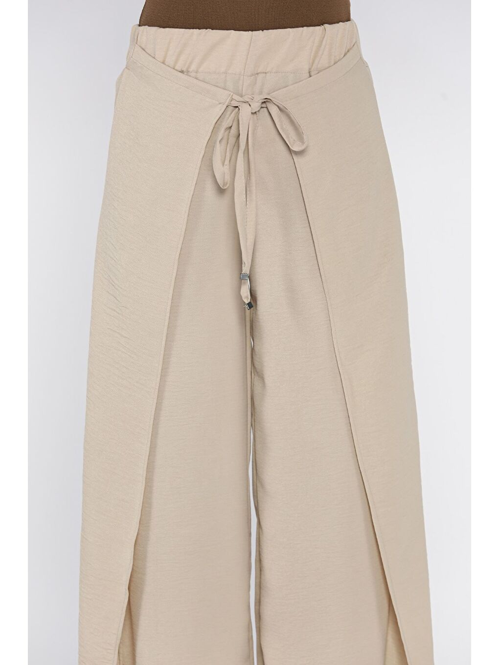 Bej Yırtmaç Detaylı Kapaklı Bol Paça Kadın Pantolon-3