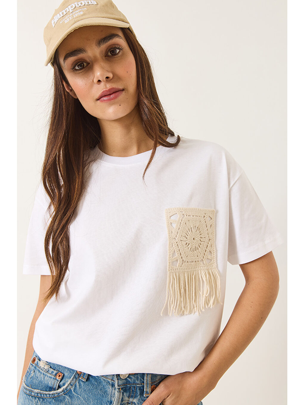 Beyaz Kadın Tığ İşlemeli Cep Detaylı T-Shirt-3