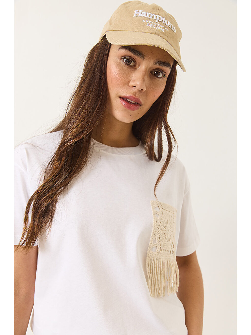 Beyaz Kadın Tığ İşlemeli Cep Detaylı T-Shirt-4
