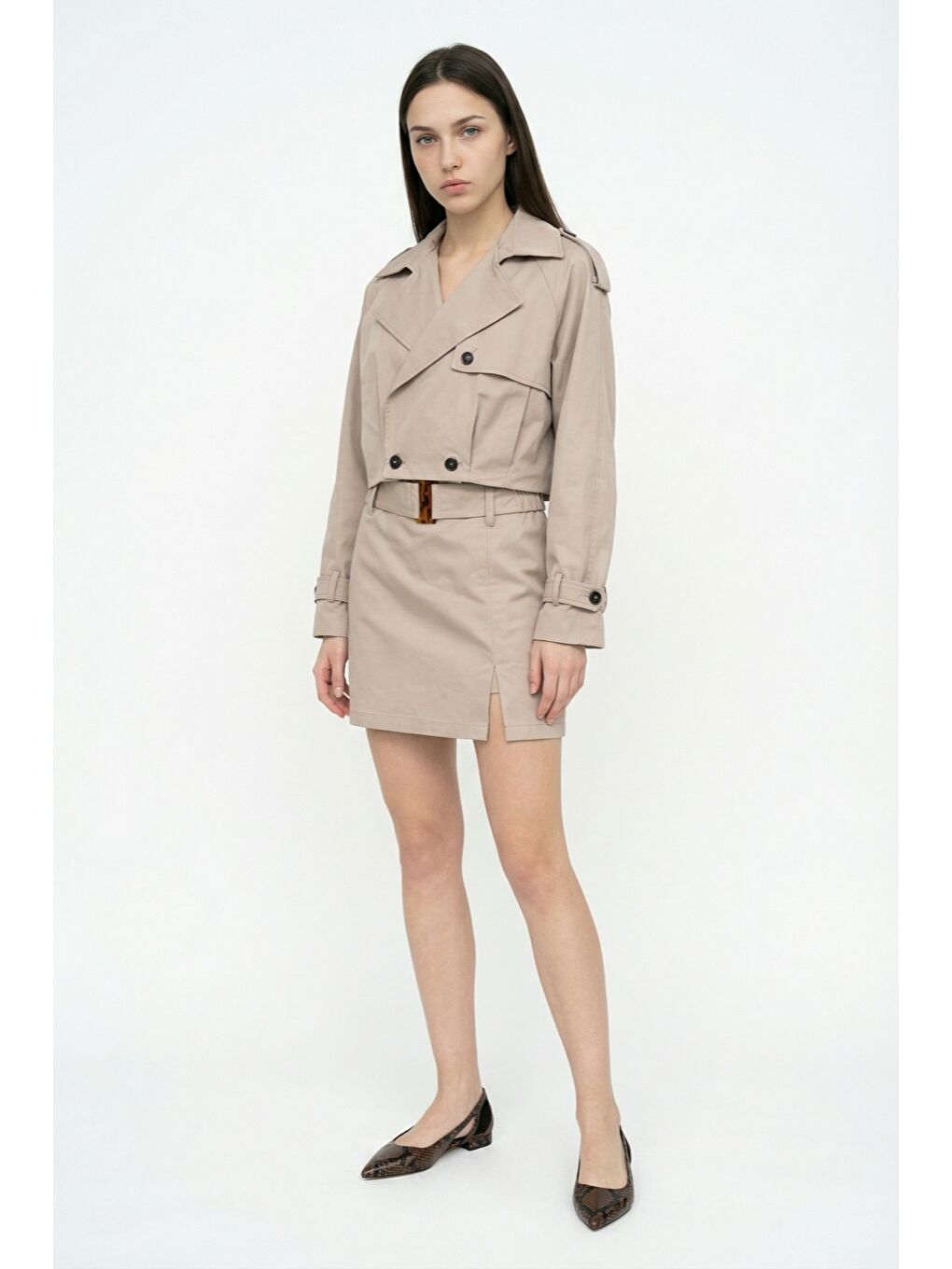 Kemerli Ön Yırtmaçlı Mini Şort Etek Bej