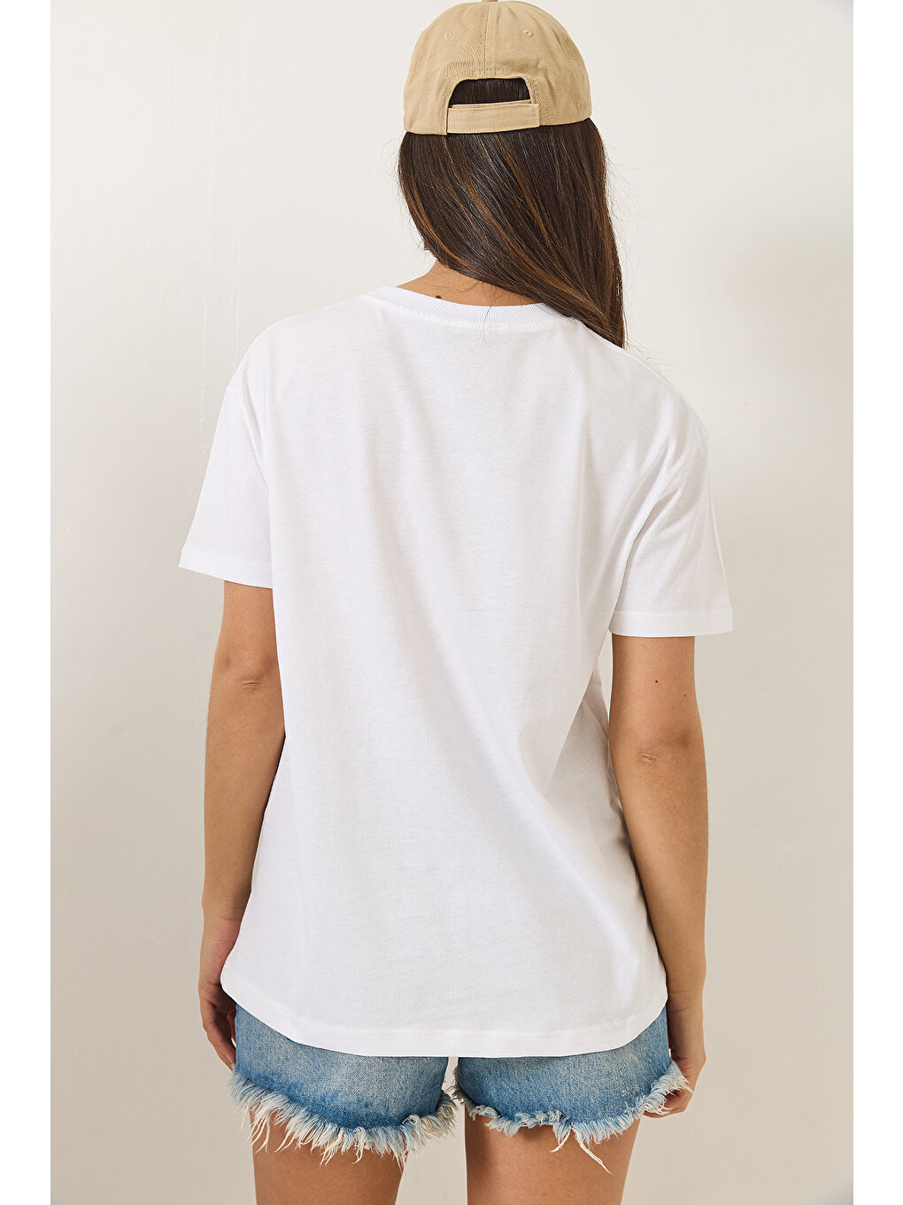 Beyaz Kadın Tığ İşlemeli Cep Detaylı T-Shirt-5