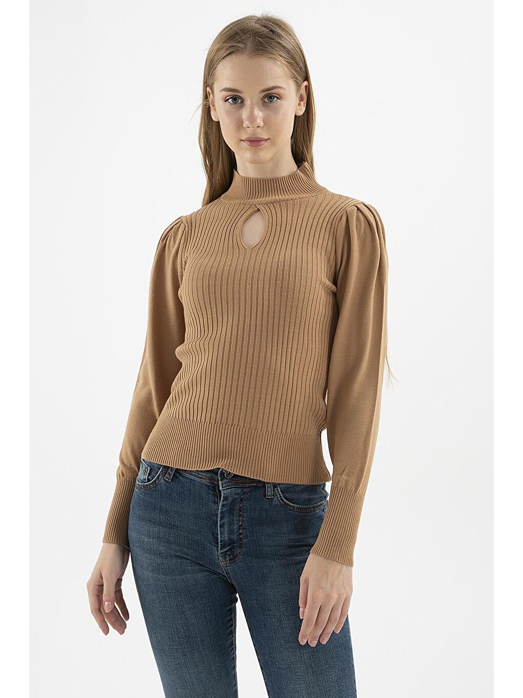 Fashion Friends Camel-Kahverengi Yarım Balıkçı Yaka Pencere Detaylı Fitilli Slim Fit Triko Kadın Kazak 23K0397K1