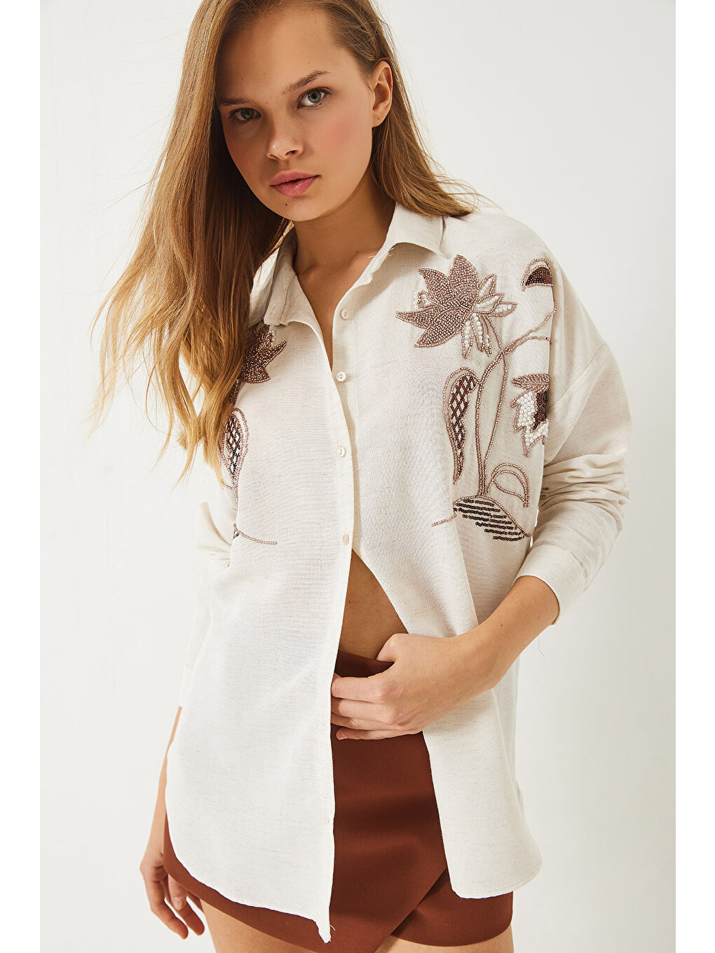 Bej Kadın Boncuk Taş Nakış İşlemeli Keten Aerobin Oversize Gömlek-2