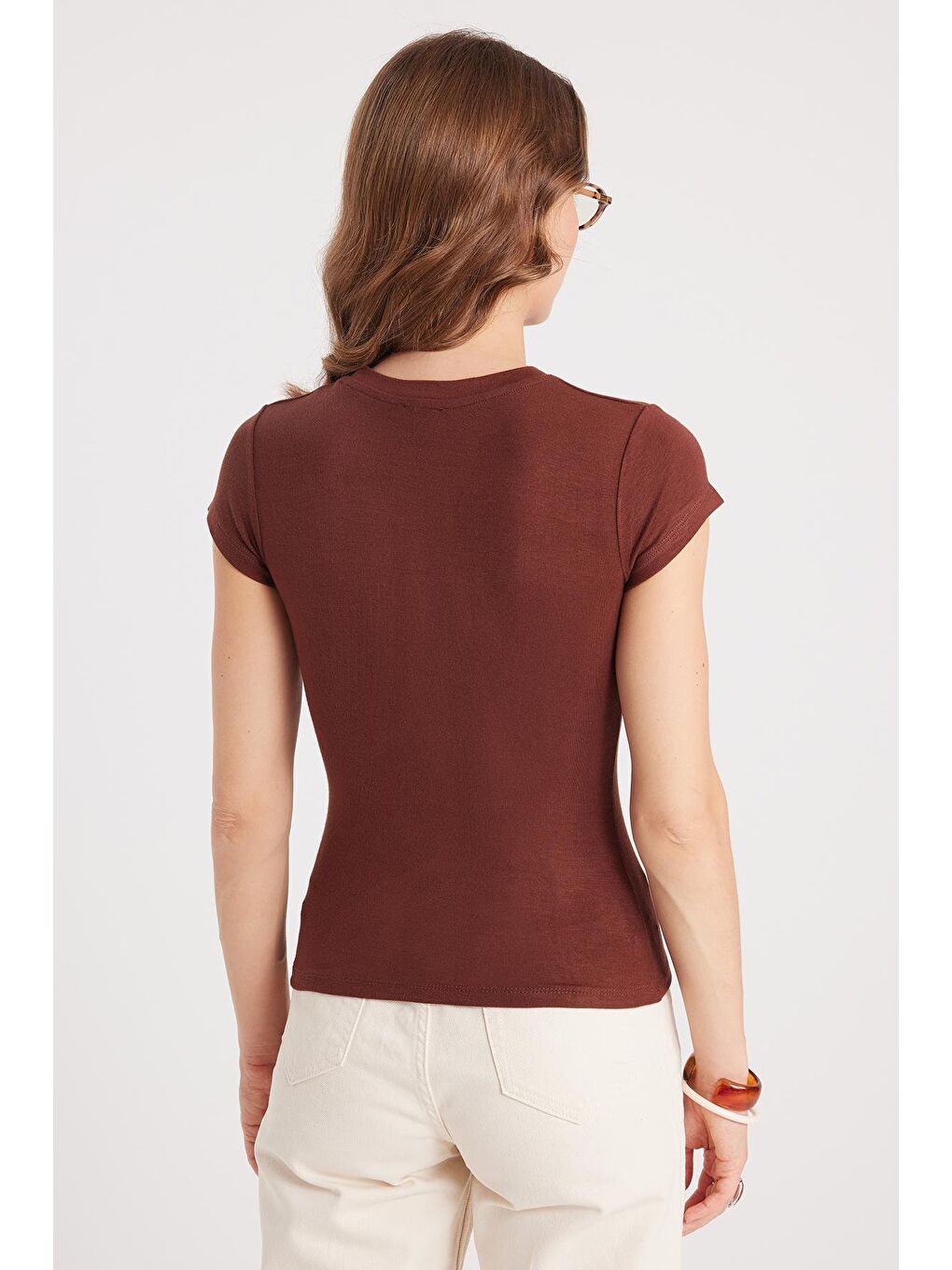 Kadın Regular Fit Klasik Kesim Bisiklet Yaka Viskon Kumaş Ultra Soft Kahverengi Tişört-6