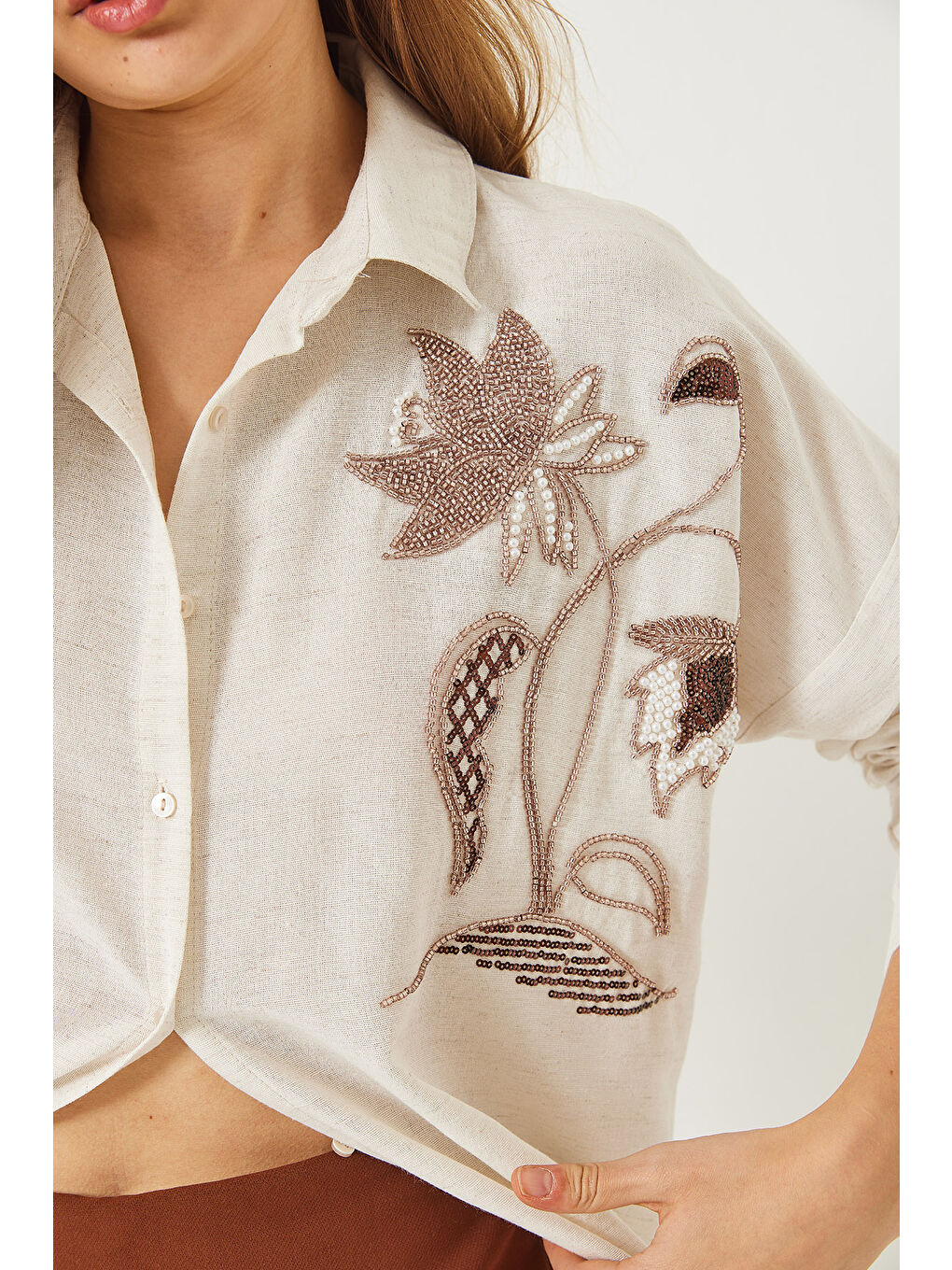Bej Kadın Boncuk Taş Nakış İşlemeli Keten Aerobin Oversize Gömlek-3