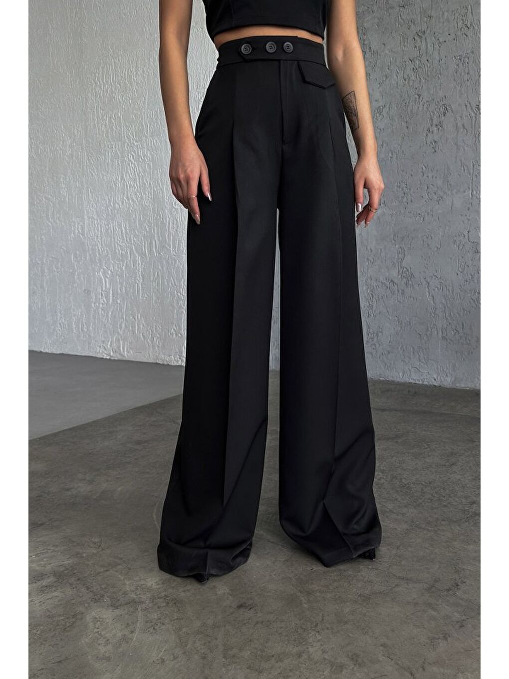 Siyah Üç Düğme Detayli Palazzo Pantolon-3